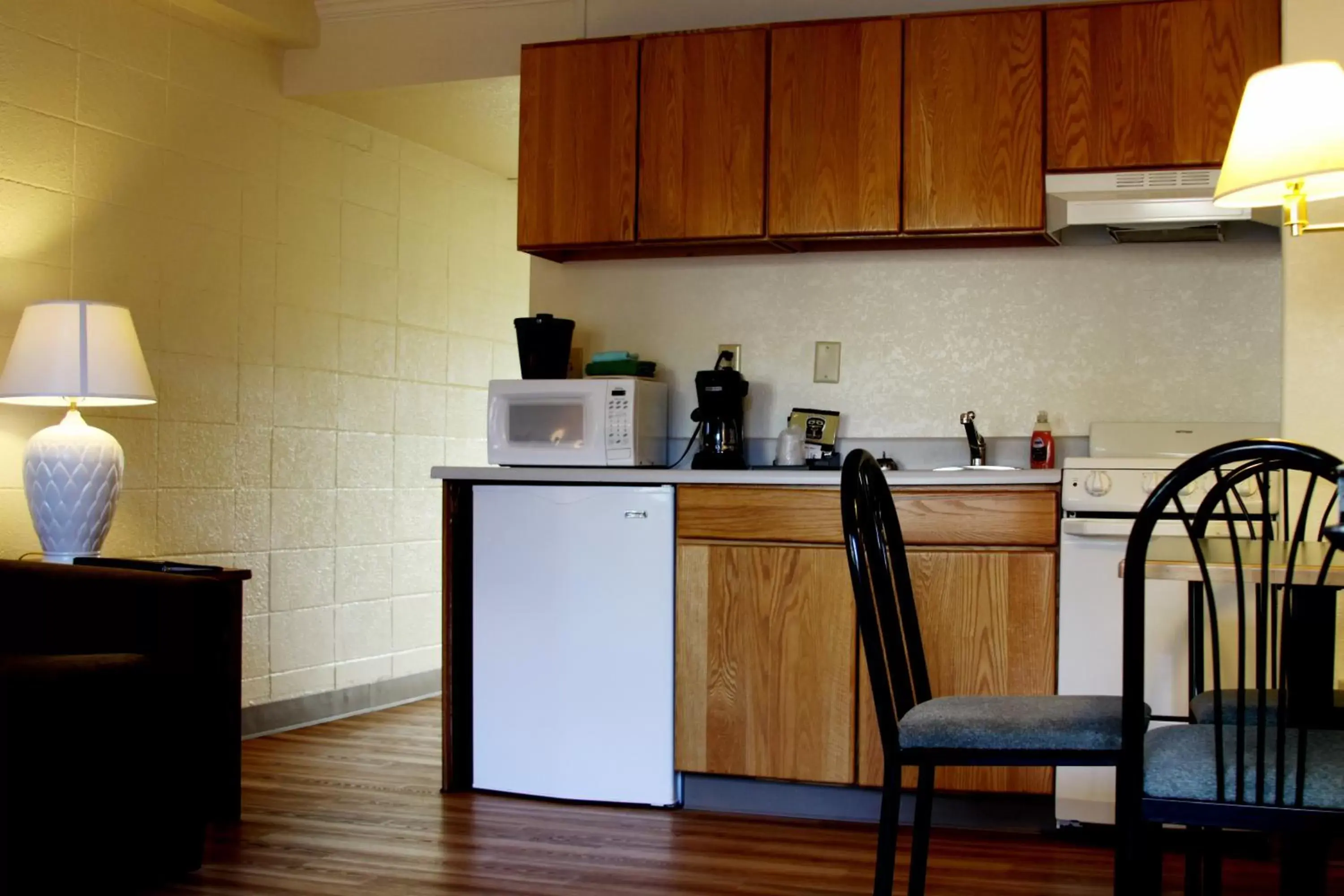 Kitchen or kitchenette, Kitchen/Kitchenette in The Driftwood Lodge