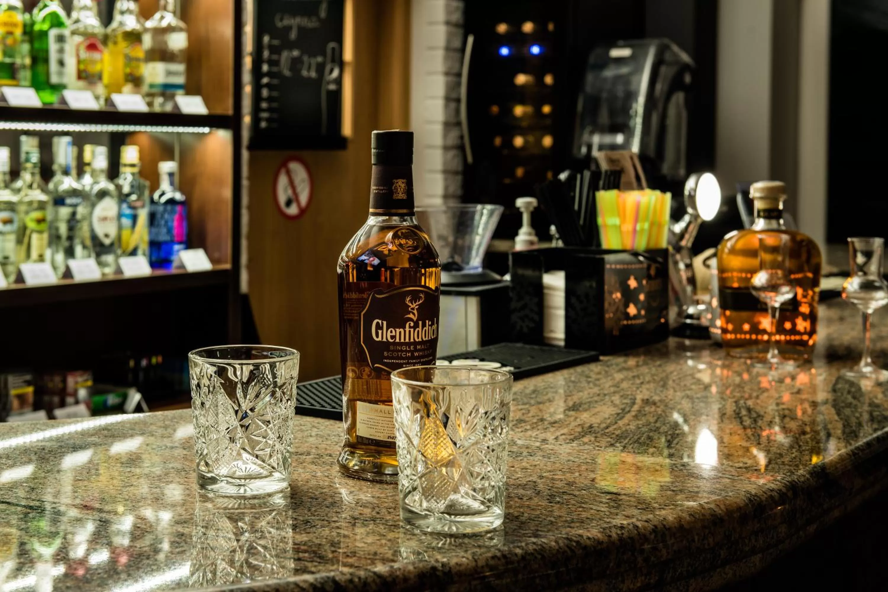 Restaurant/places to eat in Tailor Hotel Sport & Conference