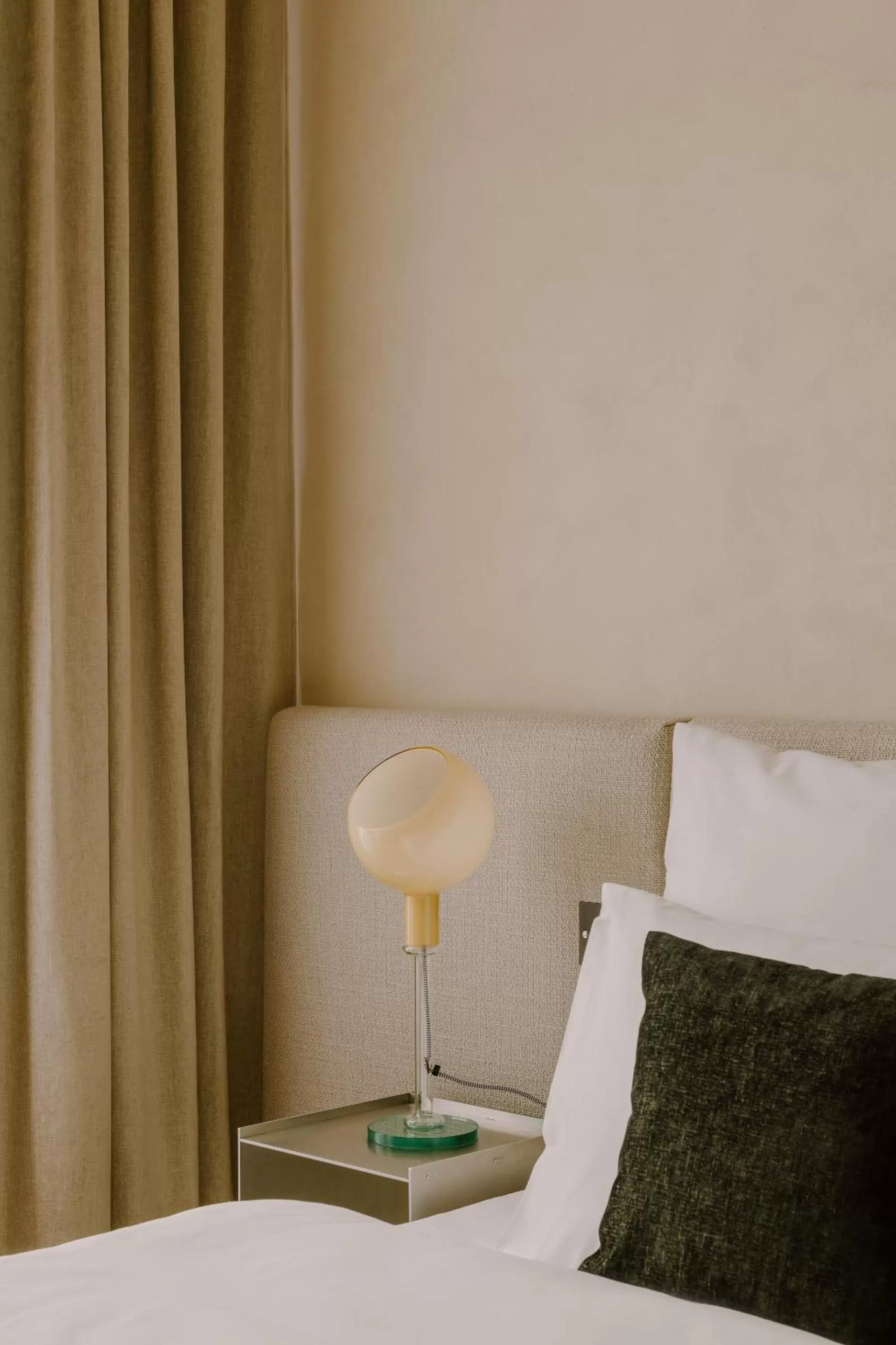 Photo of the whole room, Bed in Warszauer Hotel