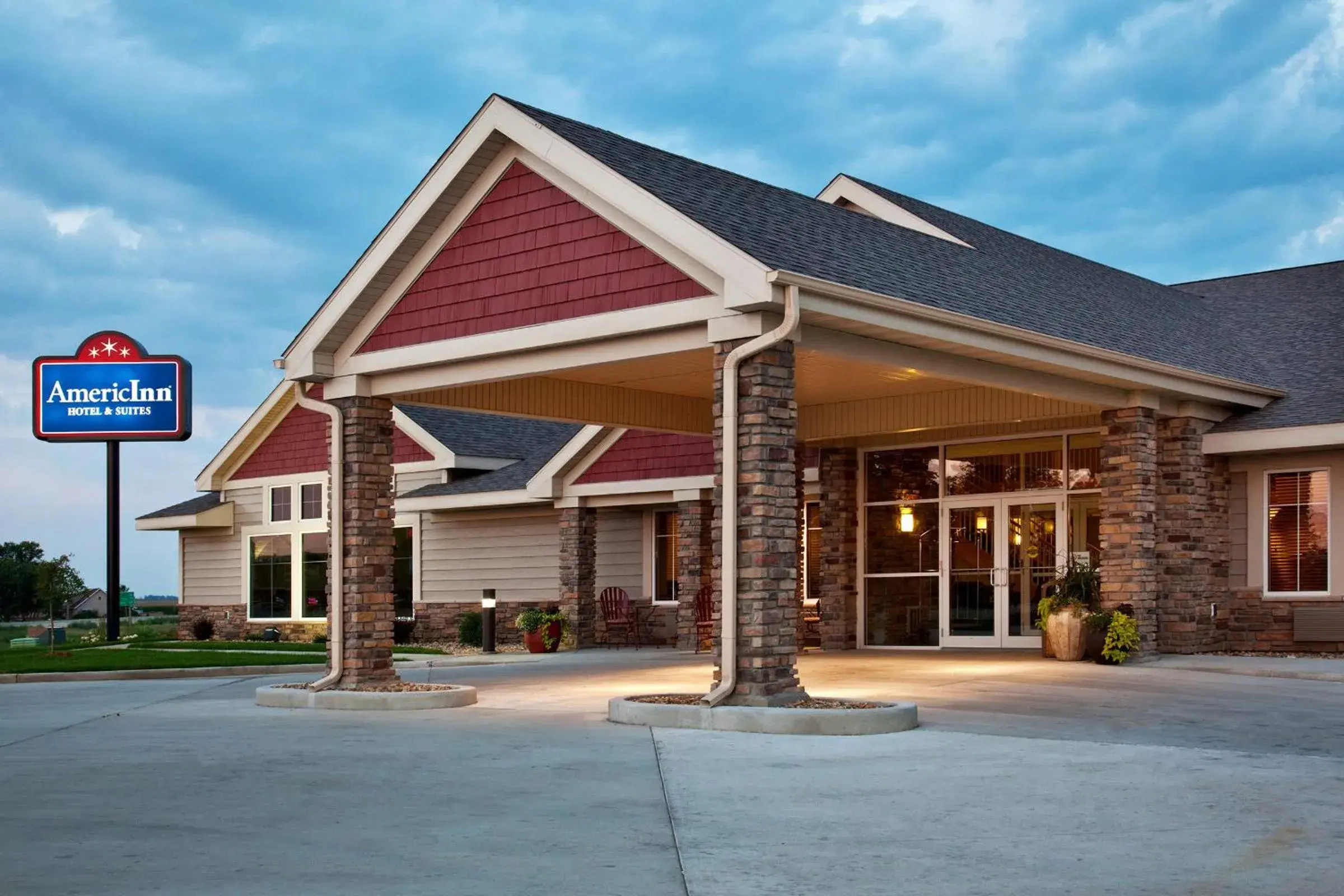 Facade/entrance, Property Building in AmericInn by Wyndham Osage