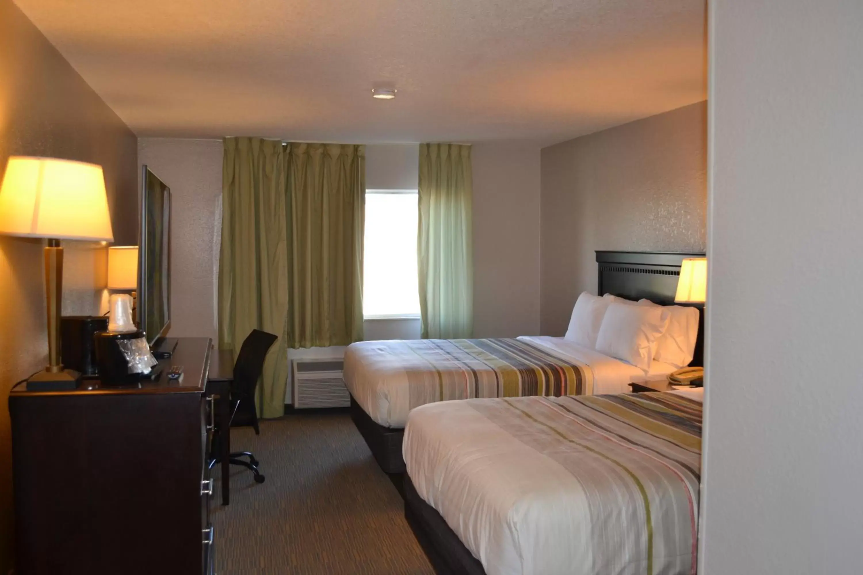 Photo of the whole room, Bed in Country Inn & Suites by Radisson, Fairview Heights, IL