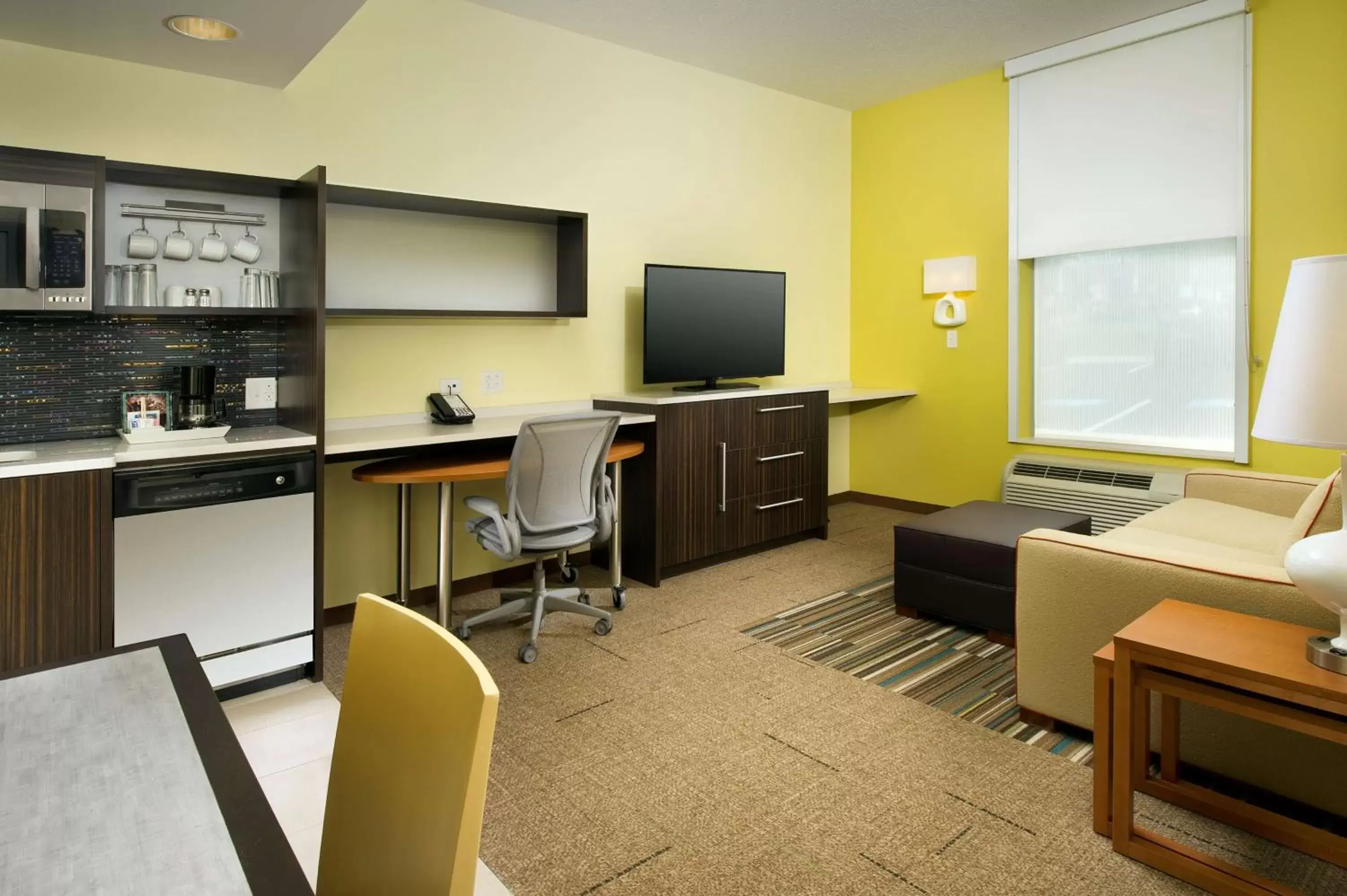 Bedroom, TV/Entertainment Center in Home2 Suites by Hilton Arundel Mills BWI Airport