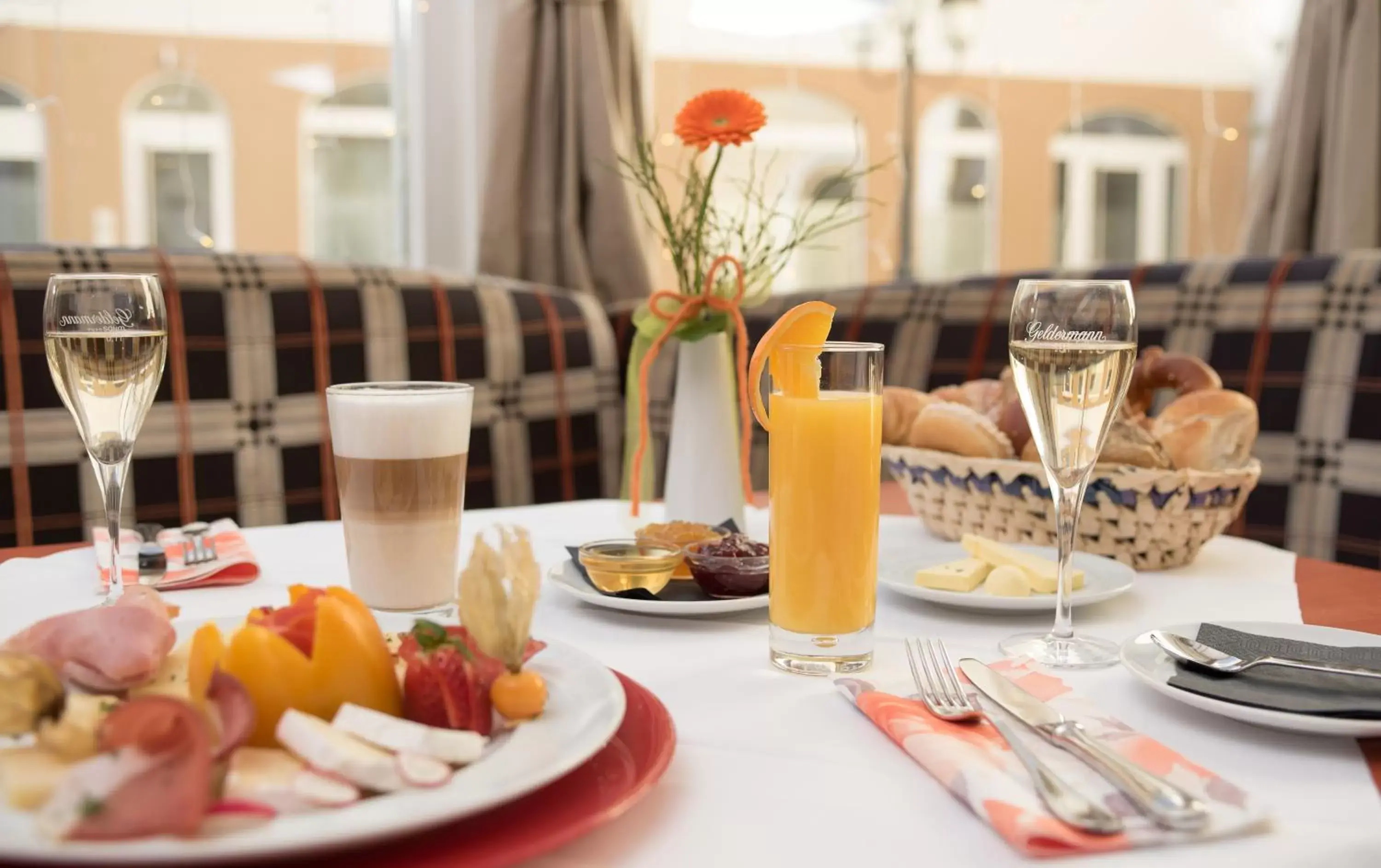Buffet breakfast in Luitpoldpark-Hotel