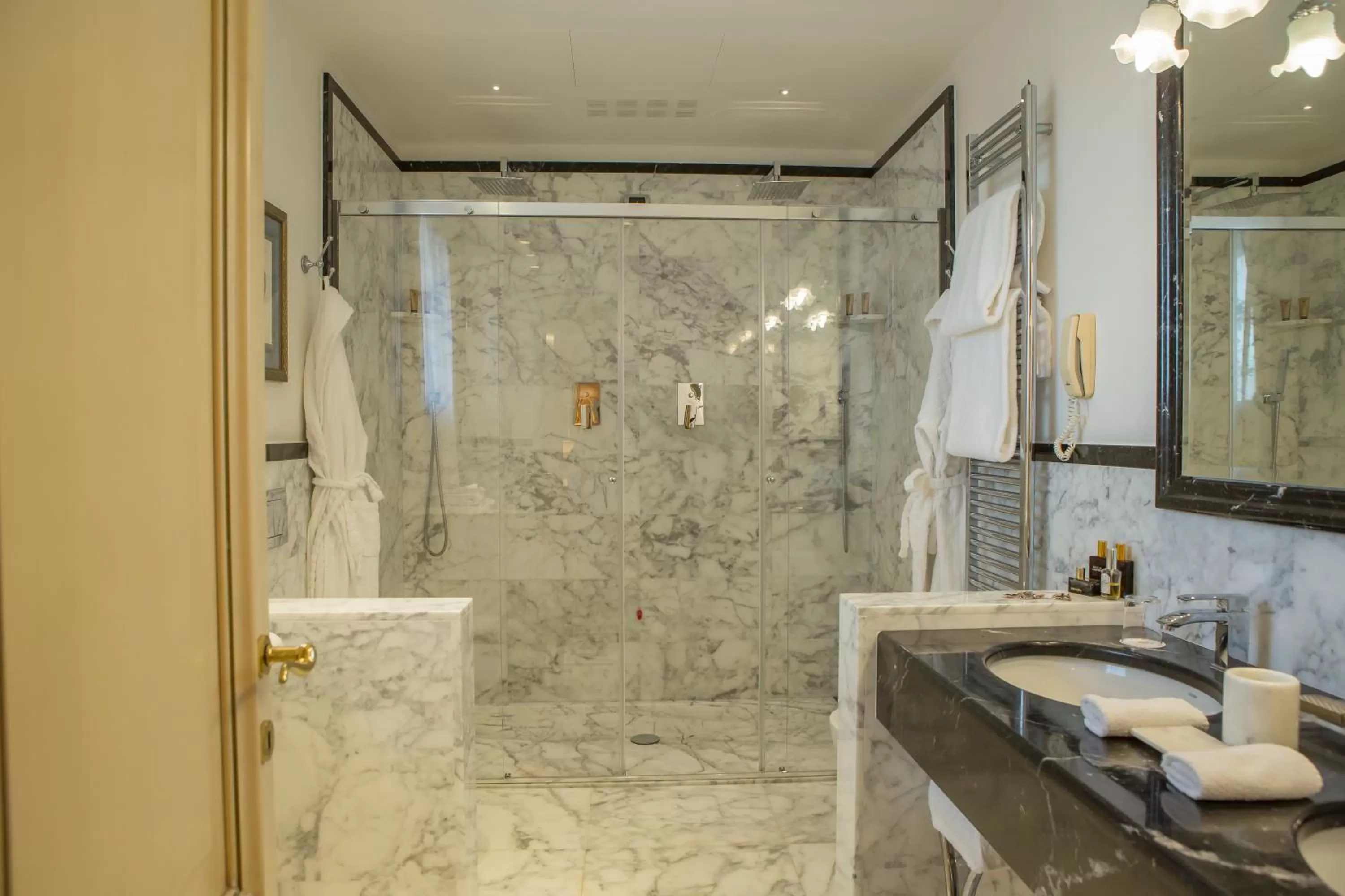 Bathroom in Grand Hotel Majestic gia' Baglioni