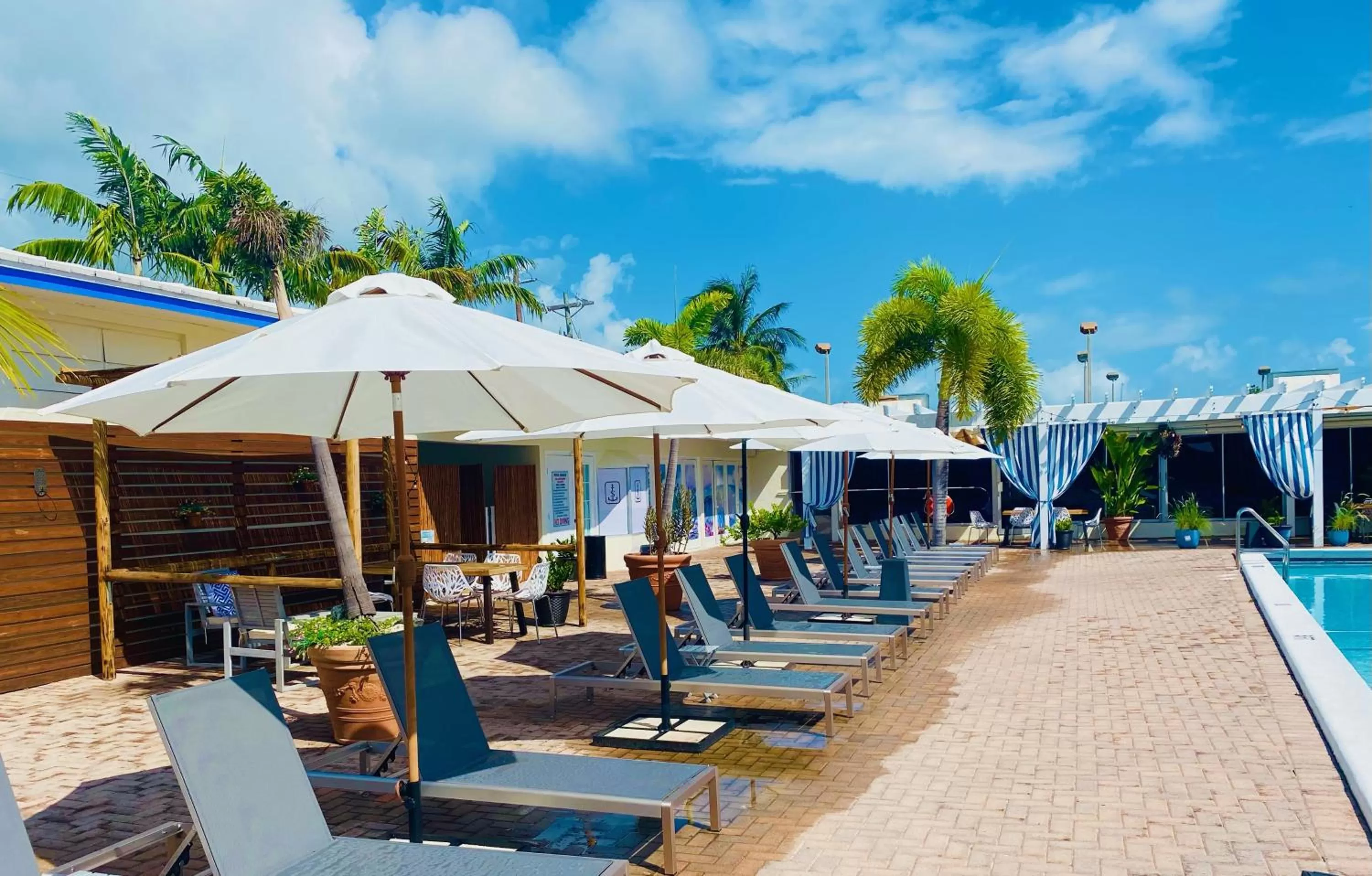 Swimming pool in Skipjack Resort & Marina