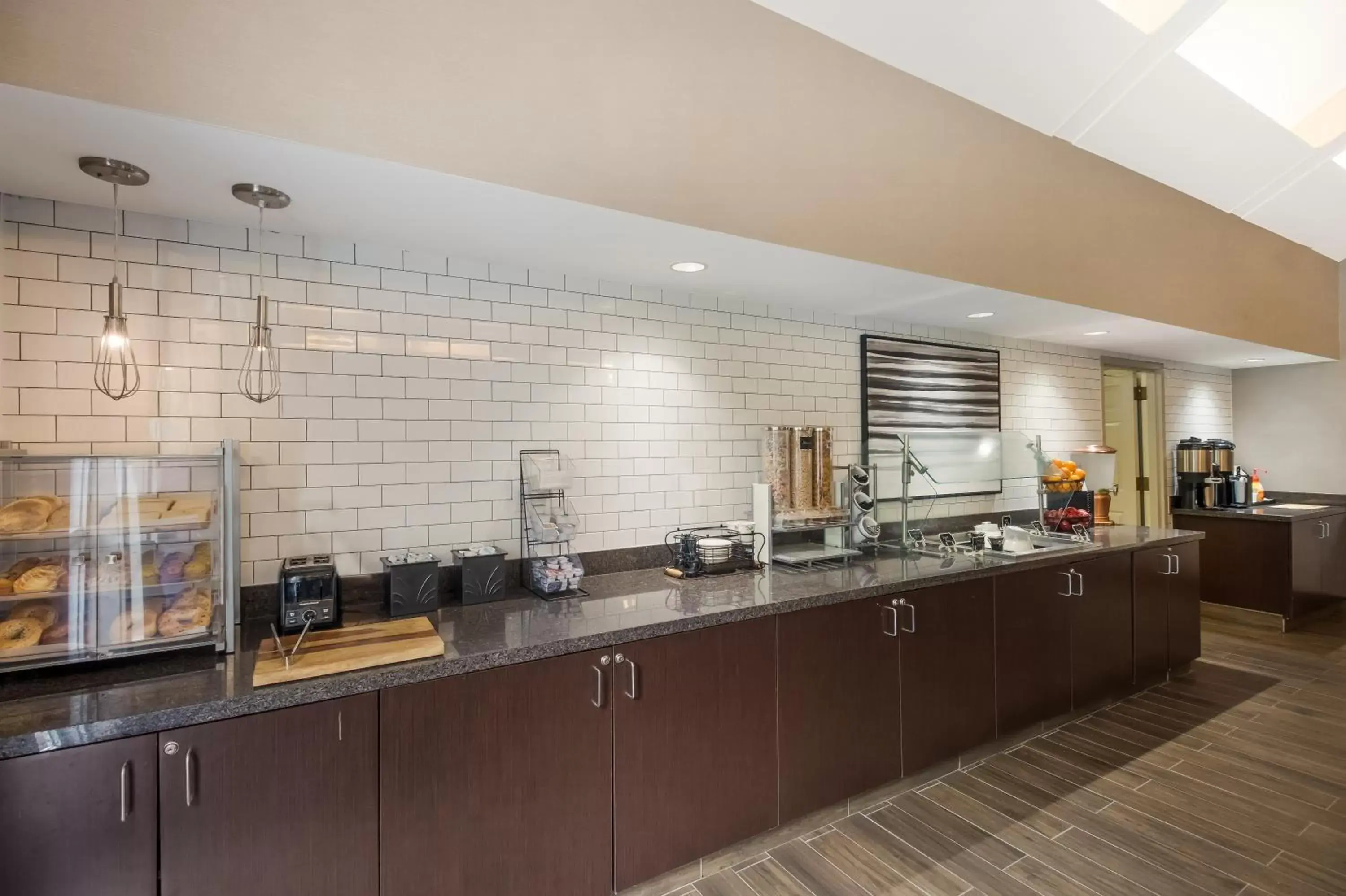 Food and drinks in Sonesta ES Suites Dallas Richardson Food and drinks in Sonesta ES Suites Dallas Richardson