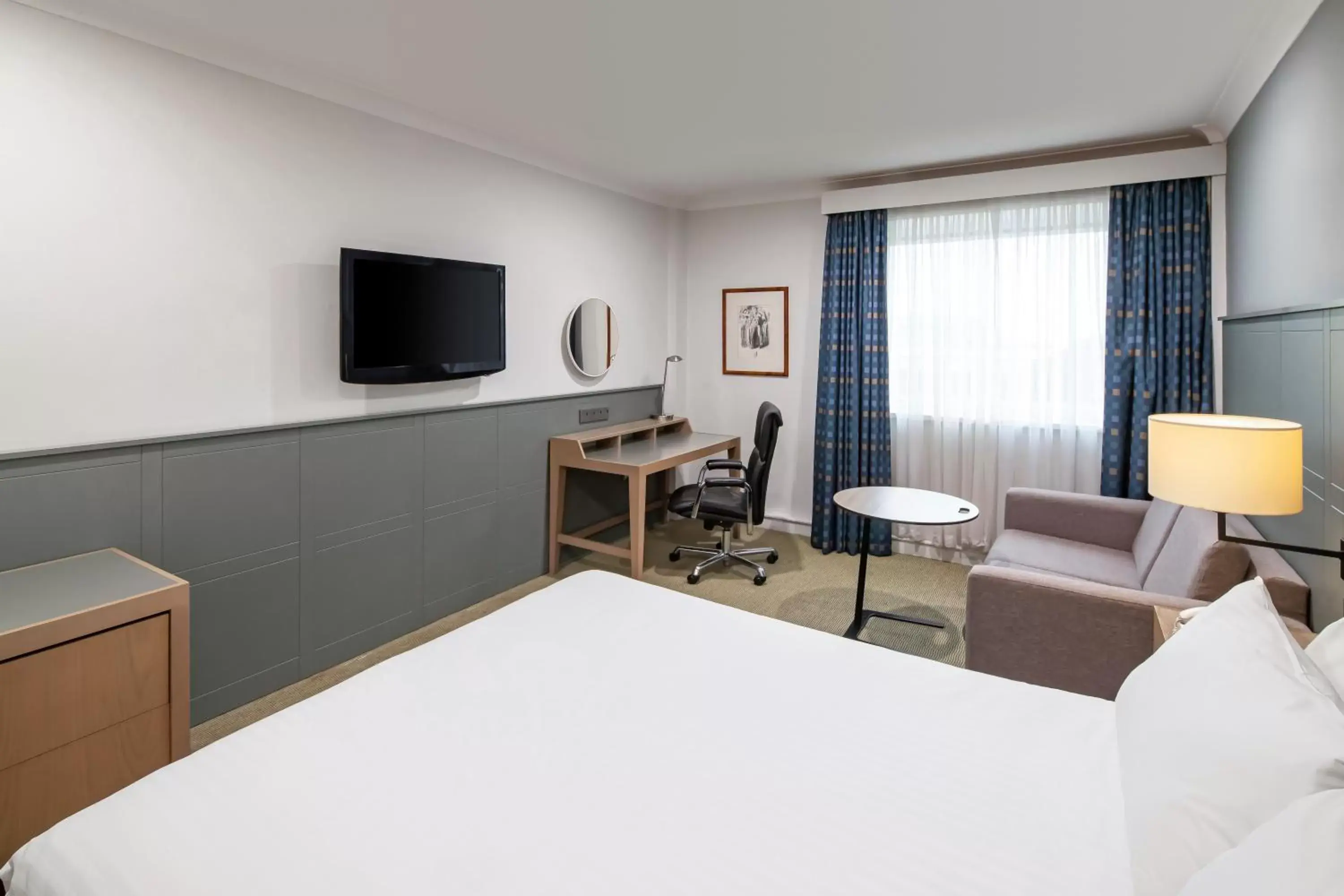 Photo of the whole room, TV/Entertainment Center in Holiday Inn Hull Marina, an IHG Hotel