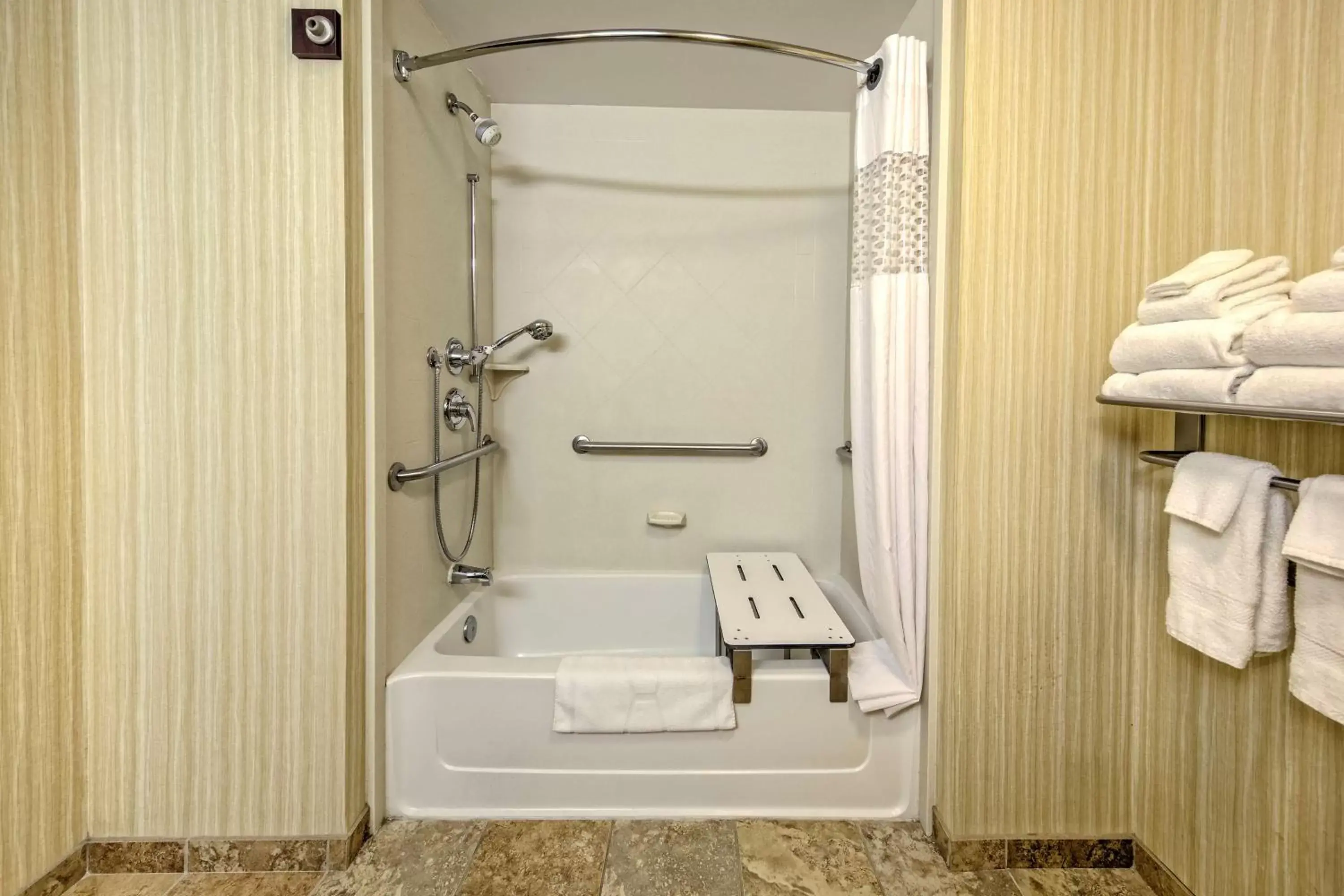 Bathroom in Hampton Inn Rochester - Irondequoit