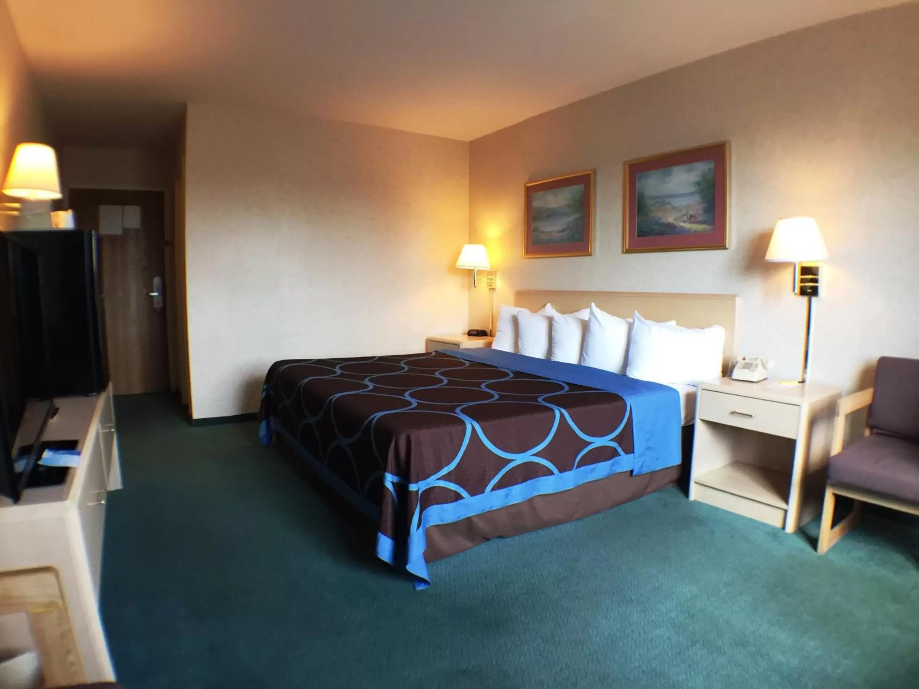 Photo of the whole room, Bed in Super 8 by Wyndham Canandaigua