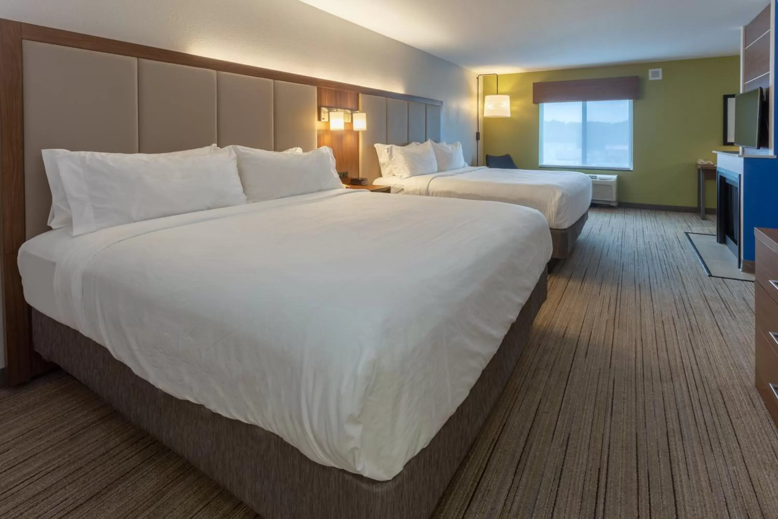 Bedroom, Bed in Holiday Inn Express - Indianapolis - Southeast, an IHG Hotel
