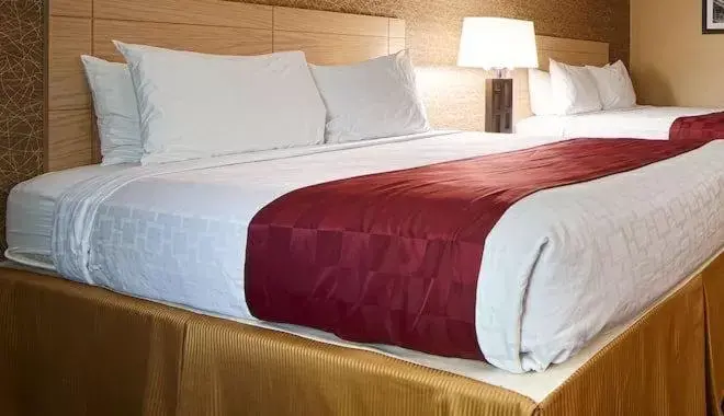 Bedroom, Bed in Best Western Summit Inn