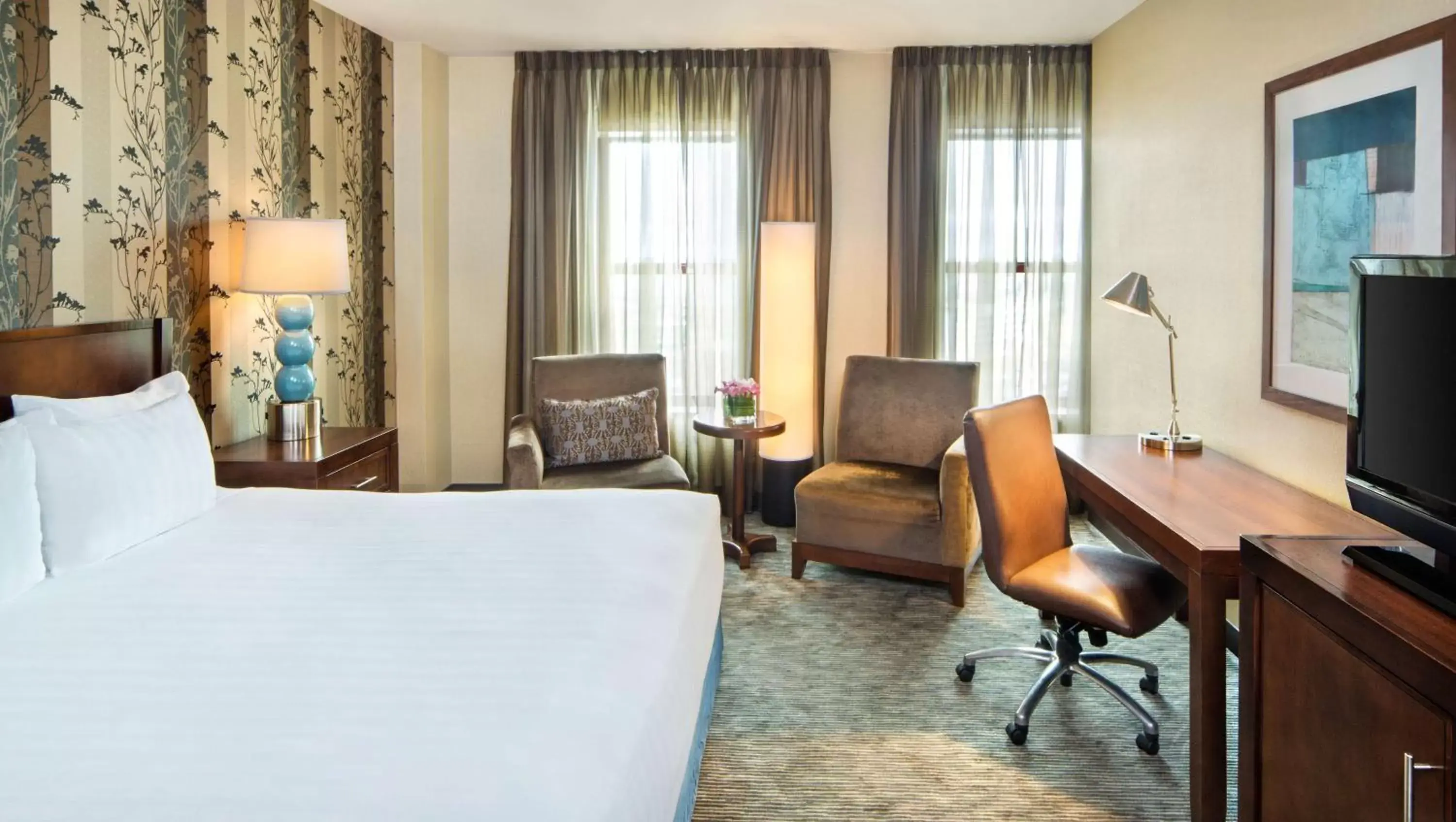 Photo of the whole room, Bed in Hyatt Regency Buffalo Photo of the whole room, Bed in Hyatt Regency Buffalo