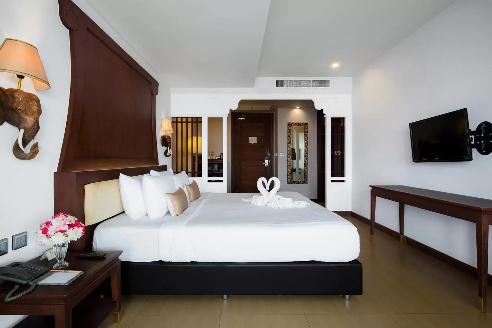 Bedroom, Bed in Aiyara Grand Hotel