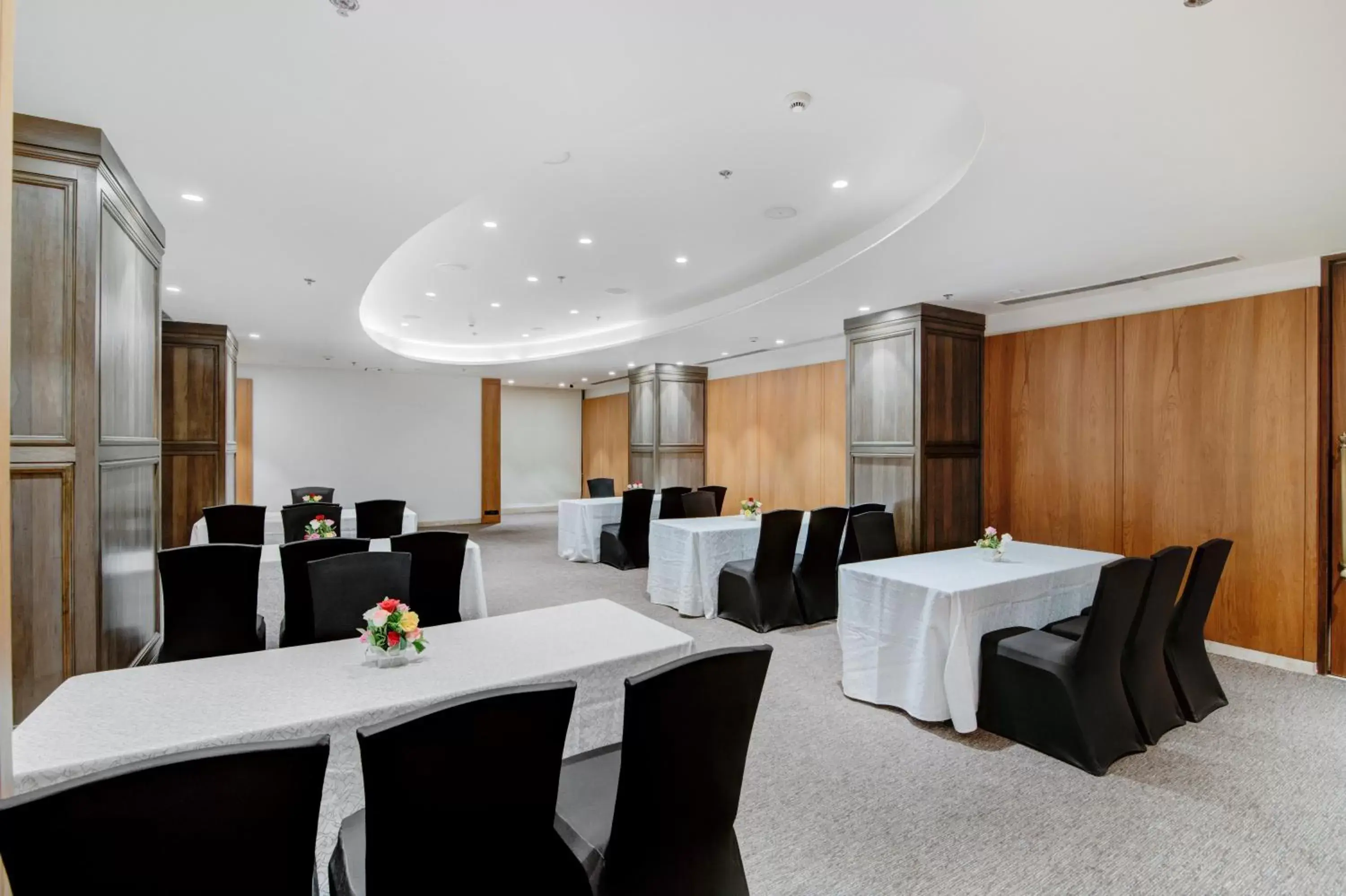 Meeting/conference room in Hyatt Ahmedabad