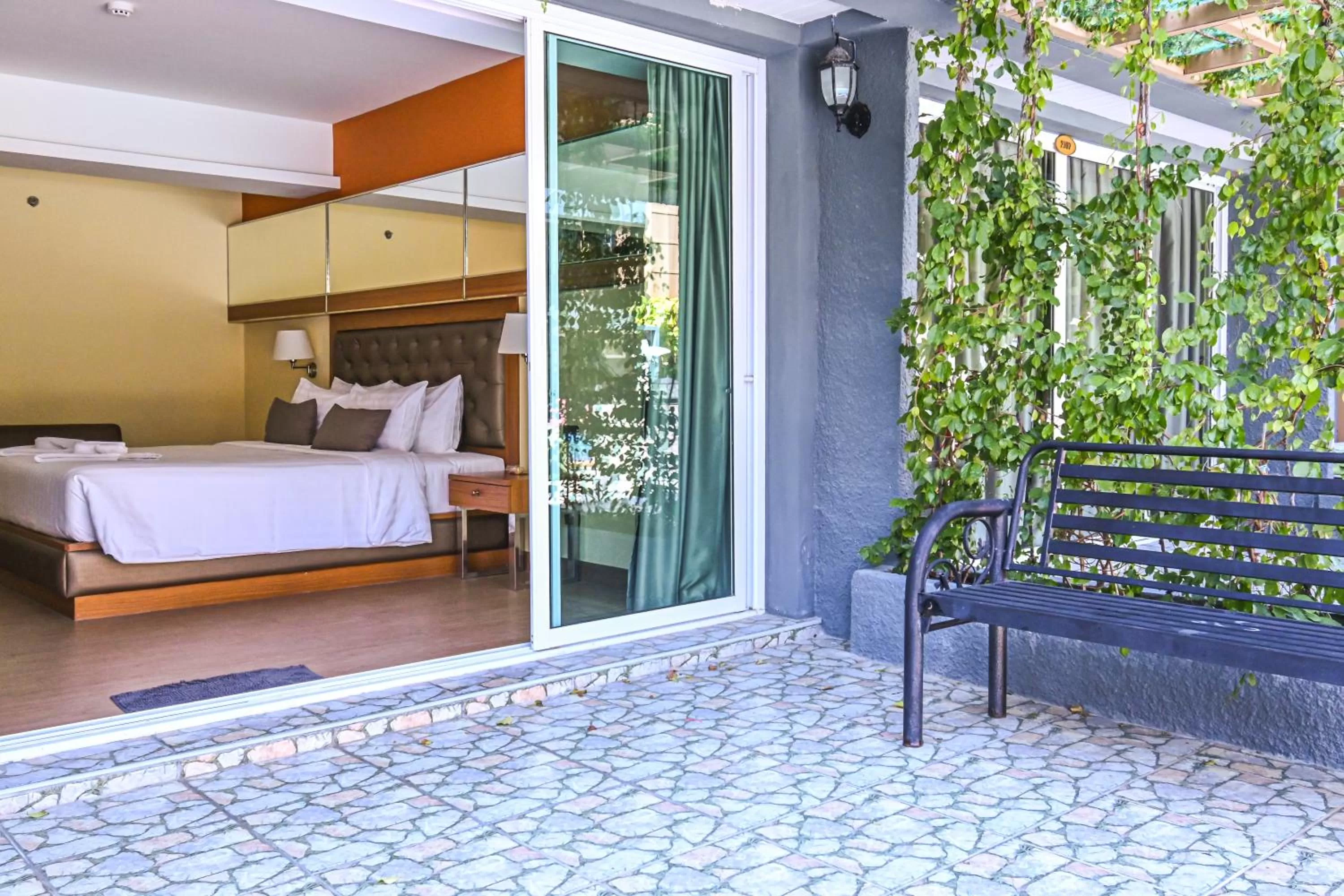 Photo of the whole room, Bed in Golden Sea Hua Hin - SHA Extra Plus