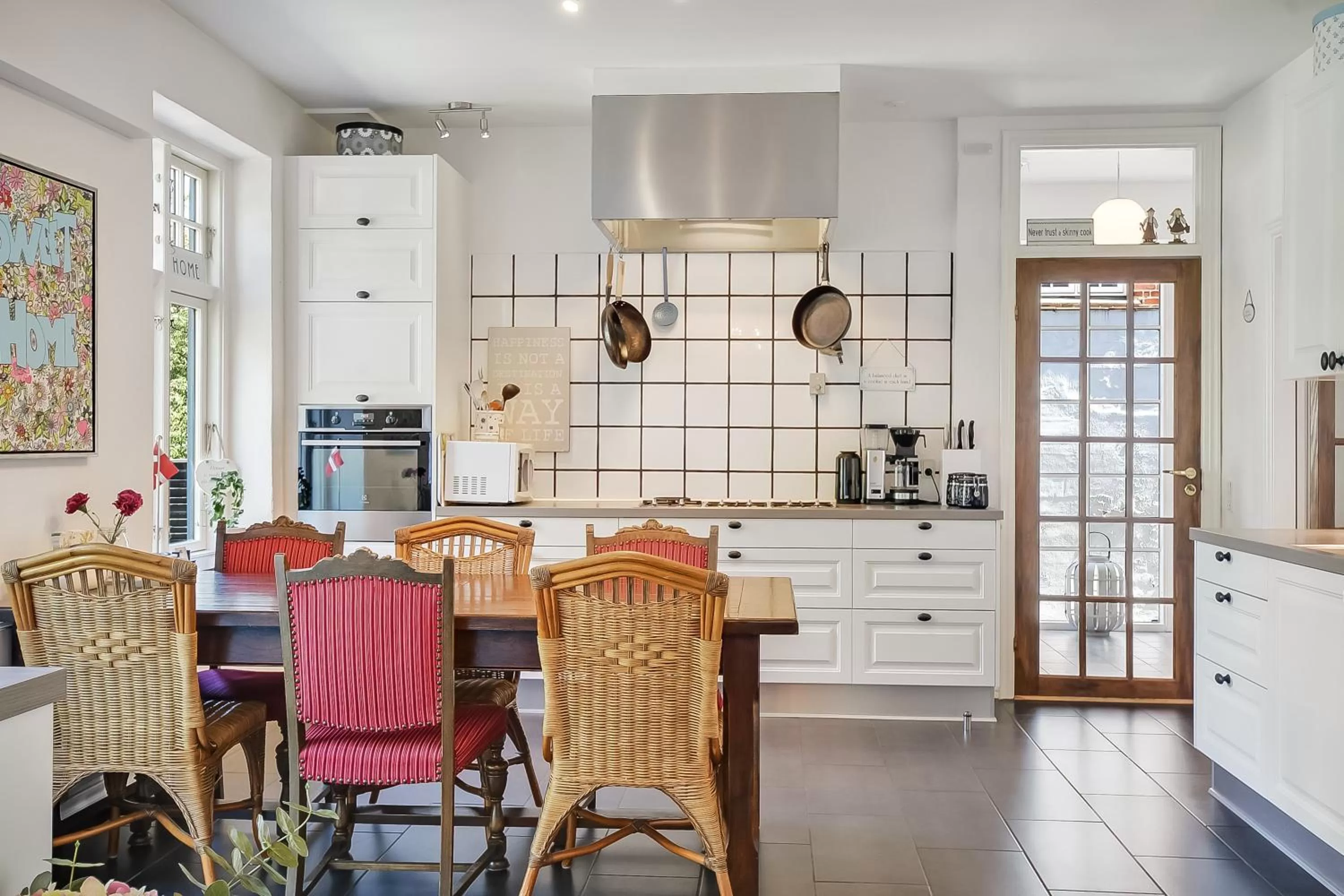 Communal kitchen in Sweethome Guesthouse
