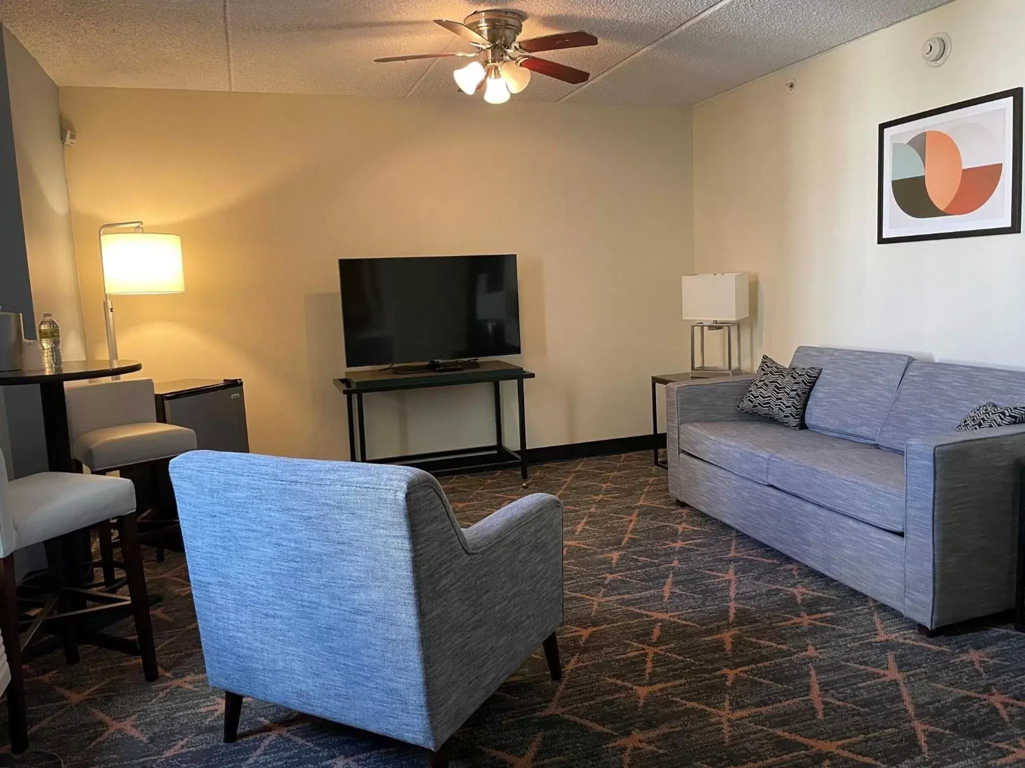 Photo of the whole room, Seating Area in Holiday Inn Lansdale-Hatfield, an IHG Hotel