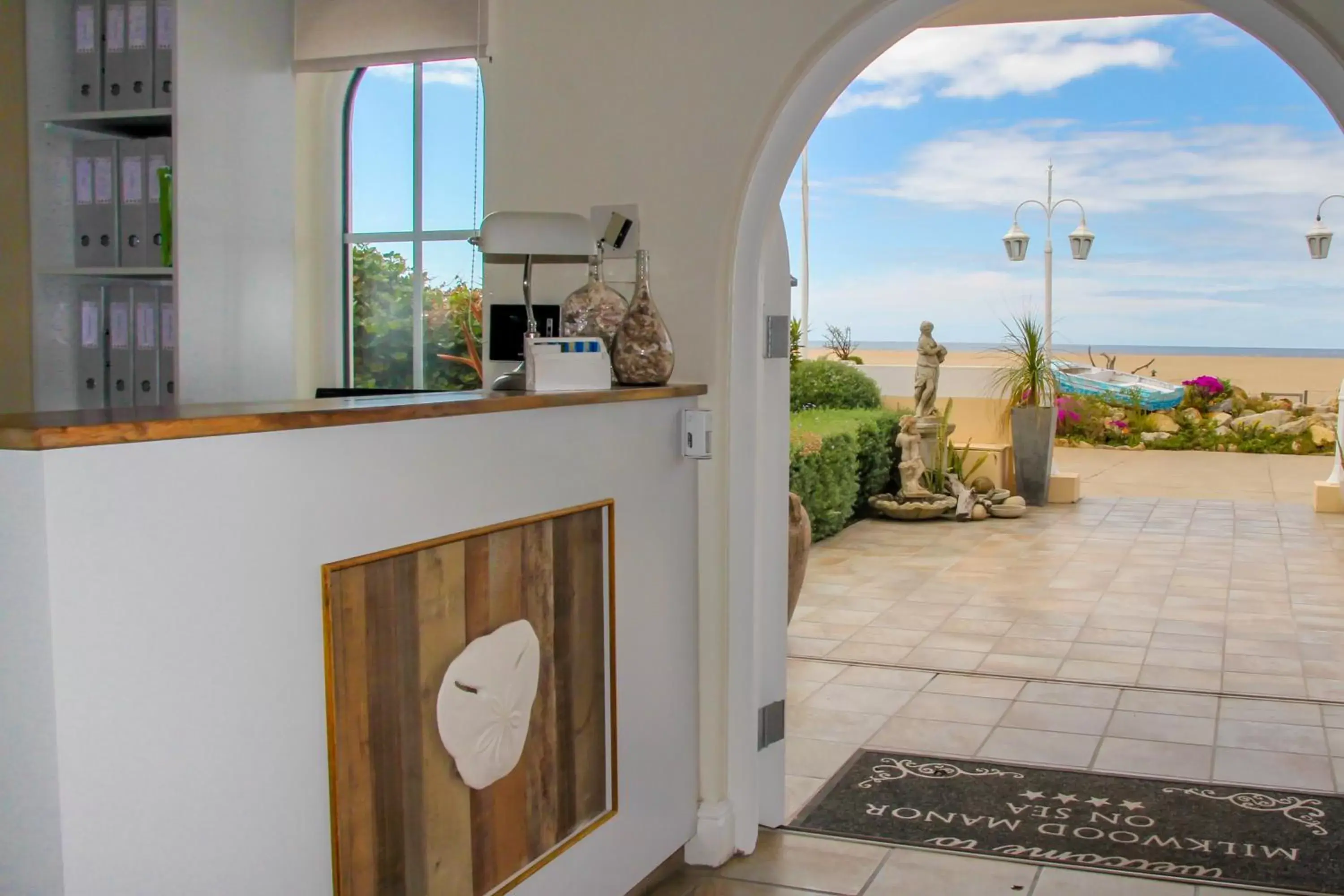 Lobby or reception, Balcony/Terrace in Milkwood Manor on Sea