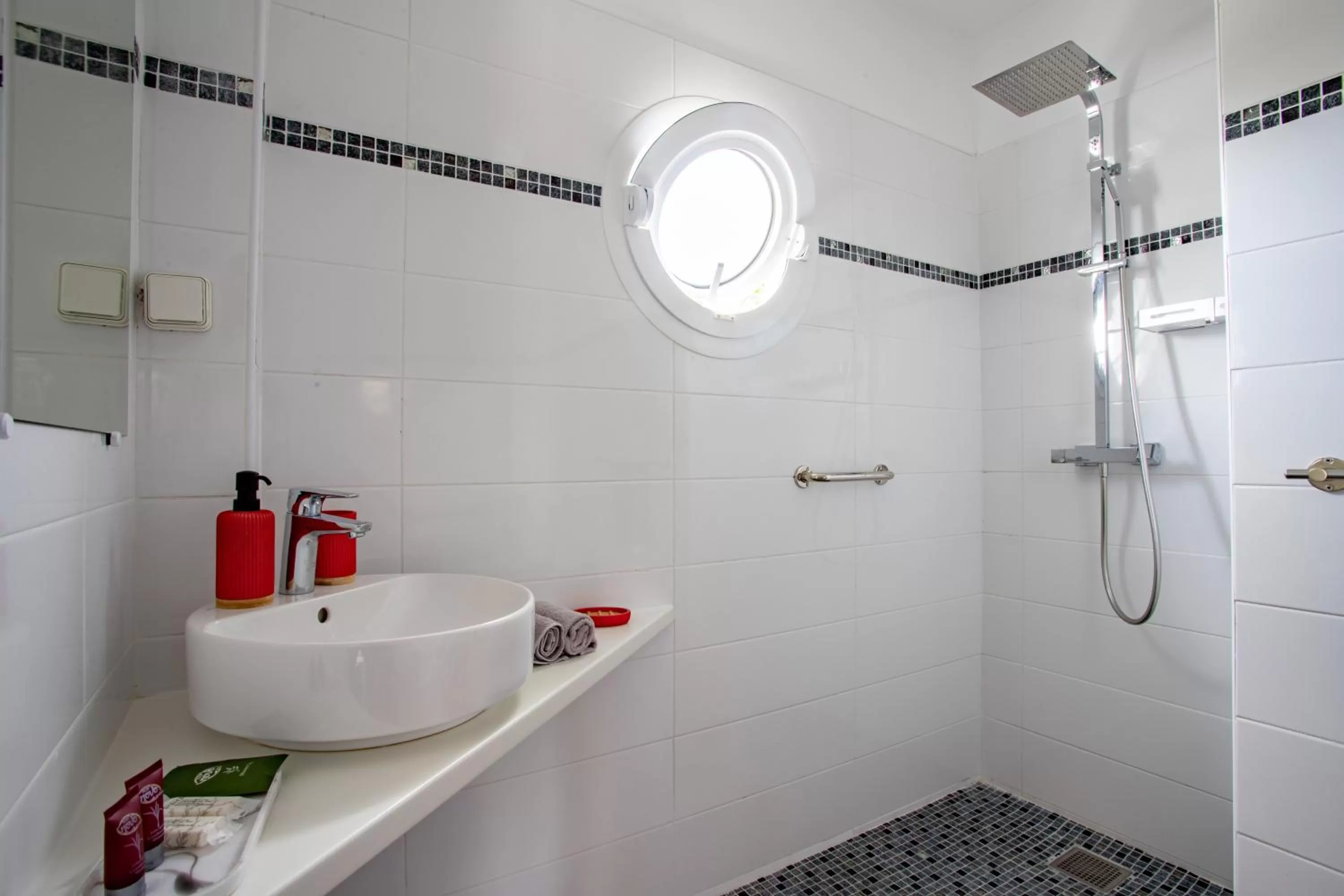 Shower in Hôtel Guadeloupe Palm Suites