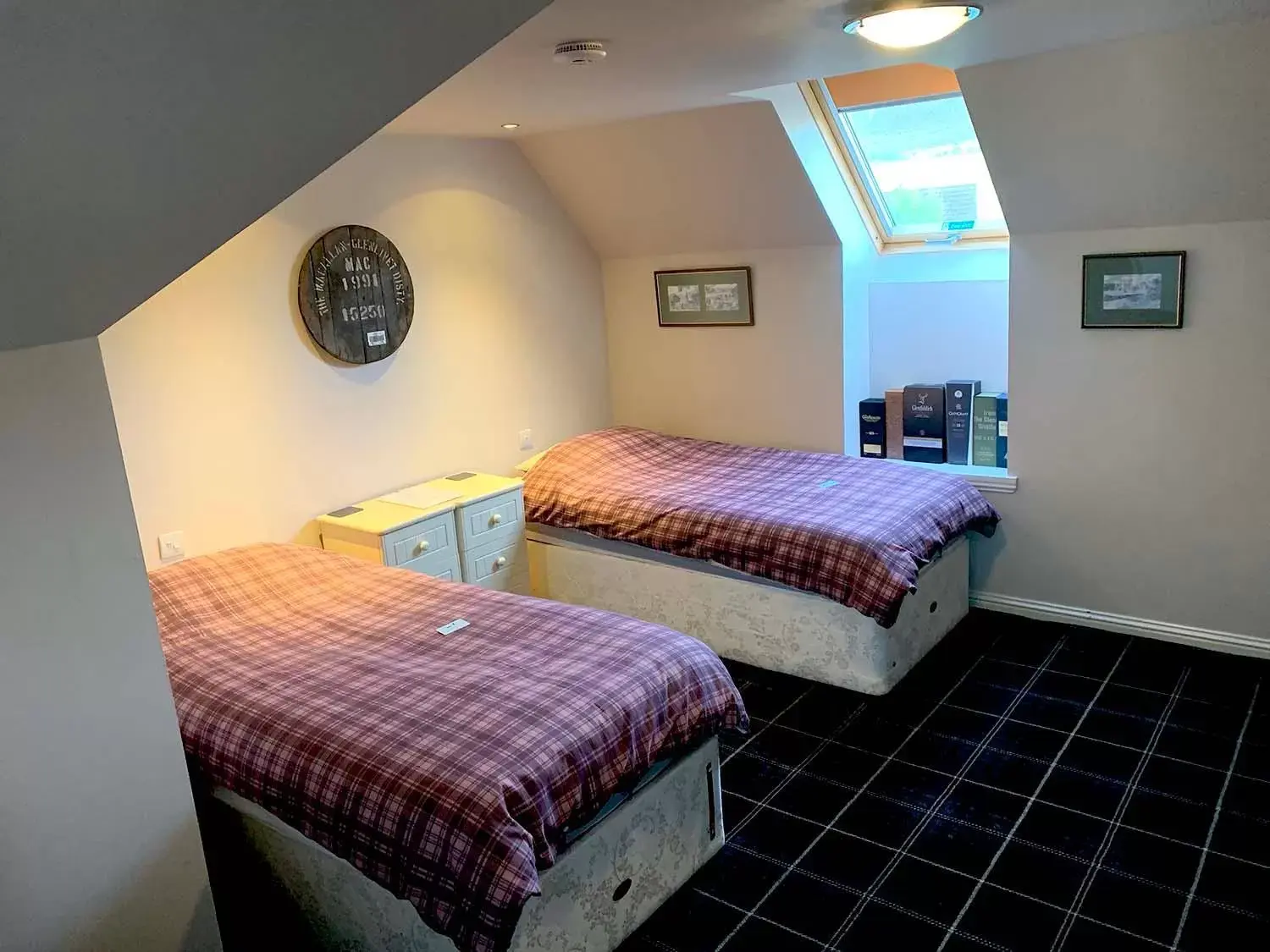 Twin Room with Shower in The Gables Whisky B&B