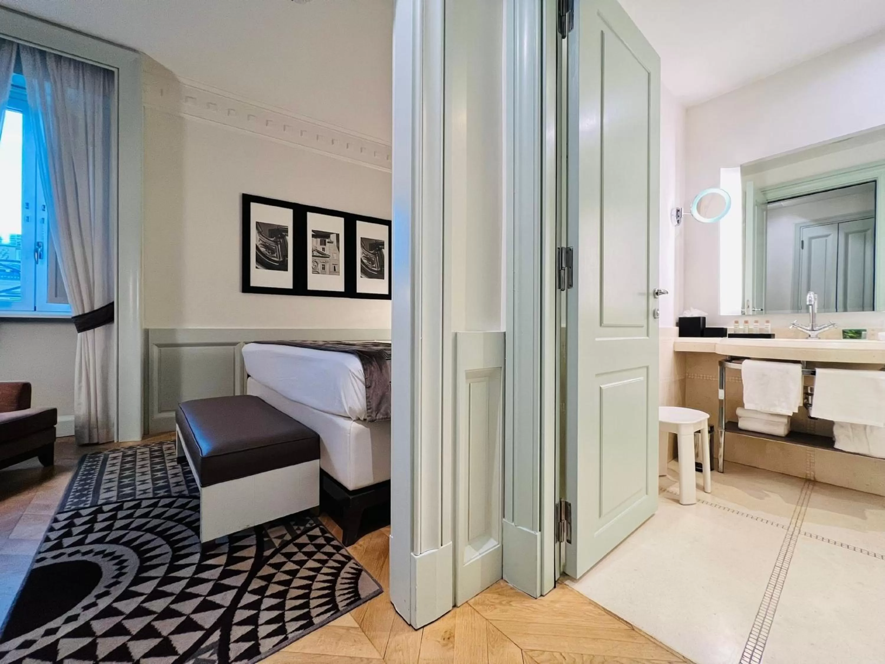 Photo of the whole room, Bed in Hotel Indigo Rome - St. George by IHG