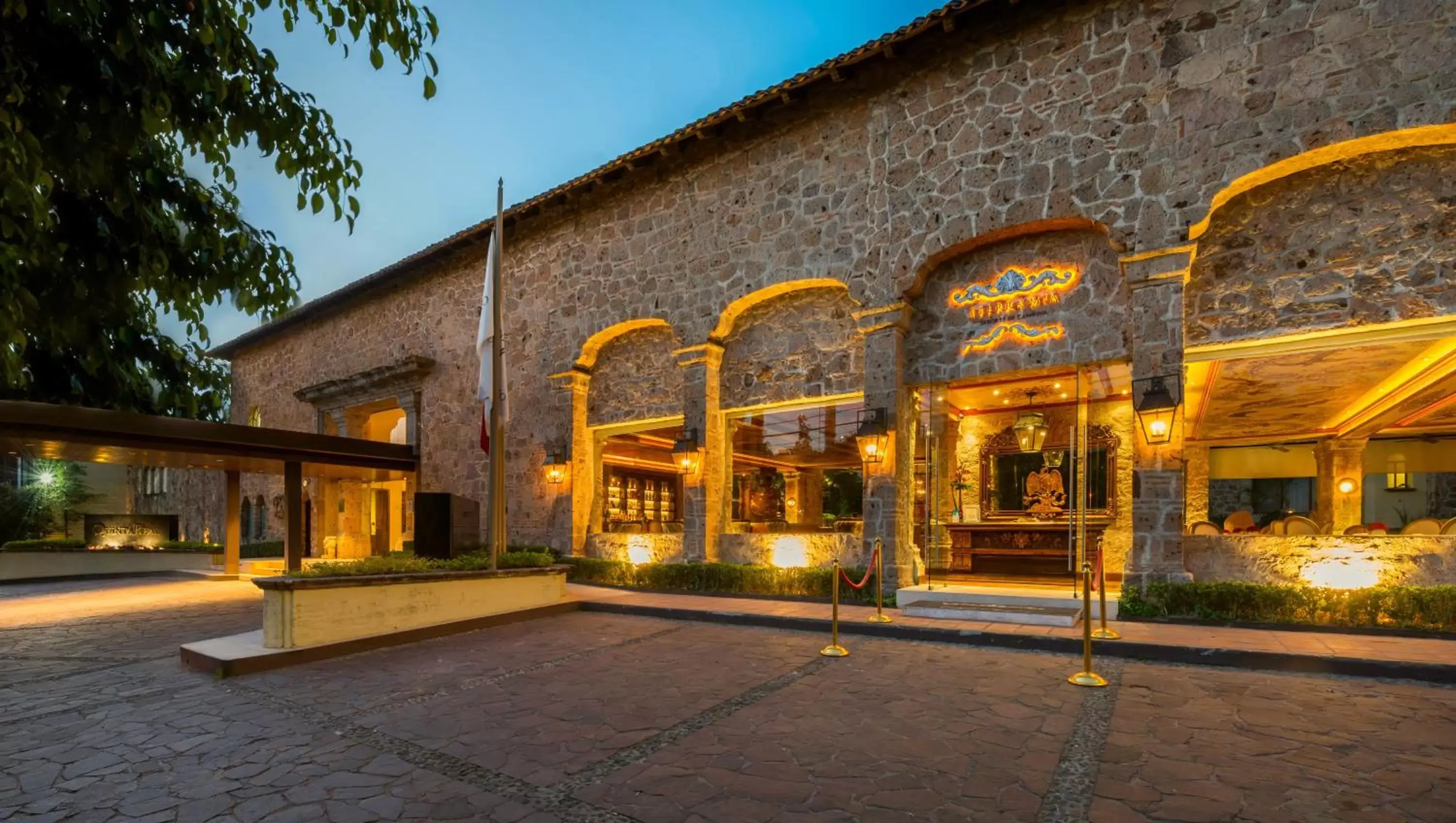 Restaurant/places to eat, Property Building in Quinta Real Guadalajara