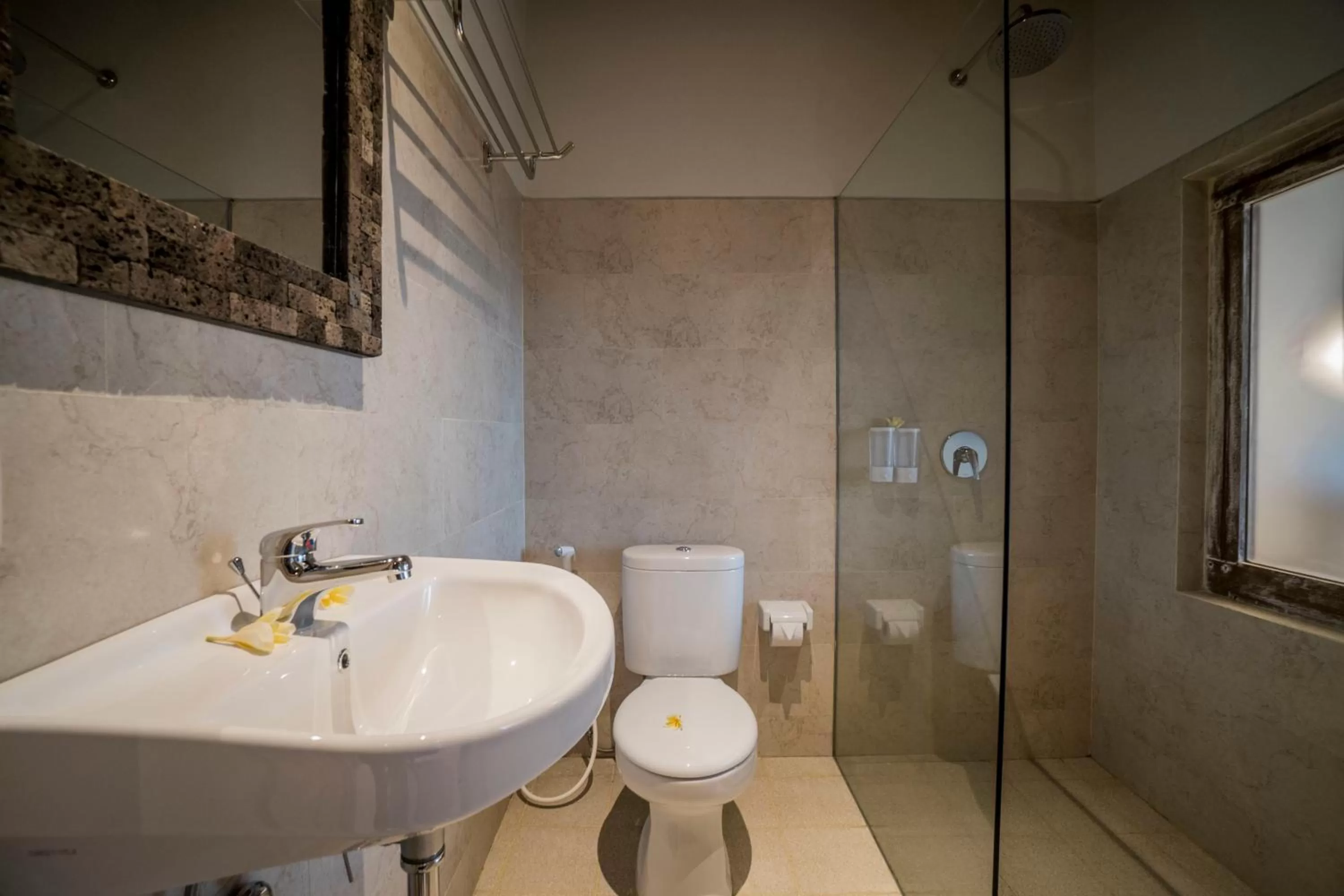 Toilet in Gerindem Cottages