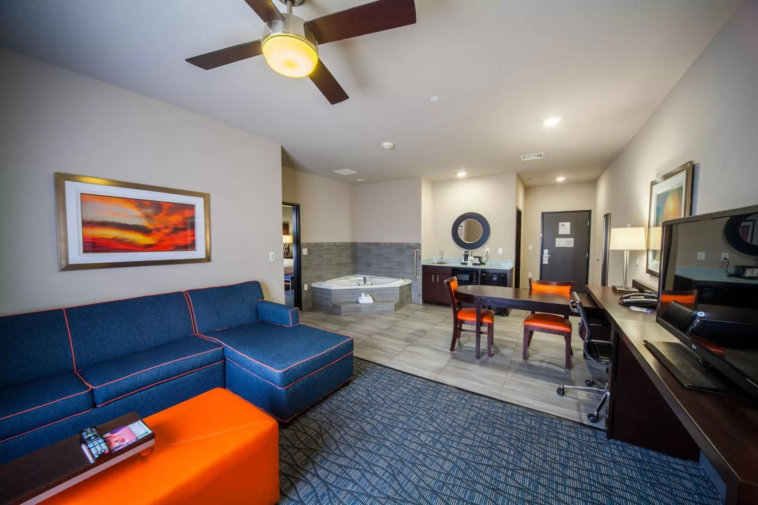 Bedroom, Seating Area in Holiday inn Express & Suites Oklahoma City Southeast, an IHG Hotel