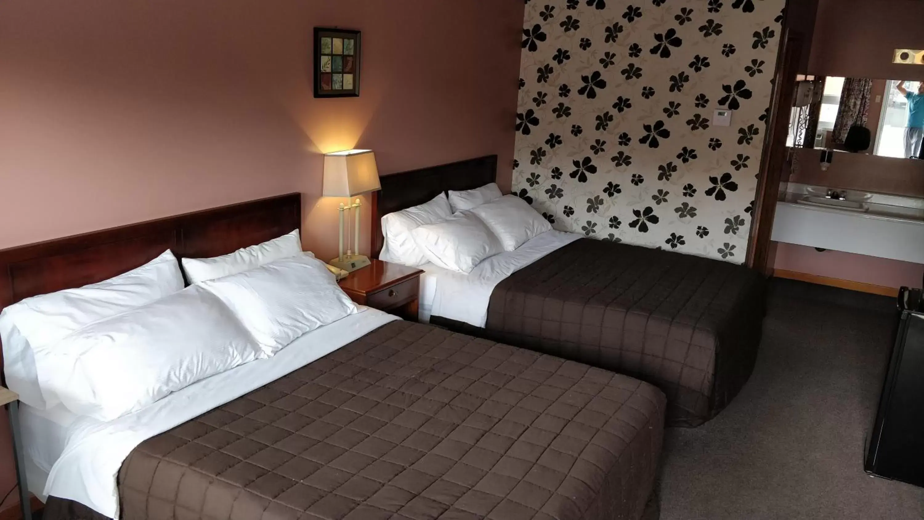 Bed in Kings Inn Midland