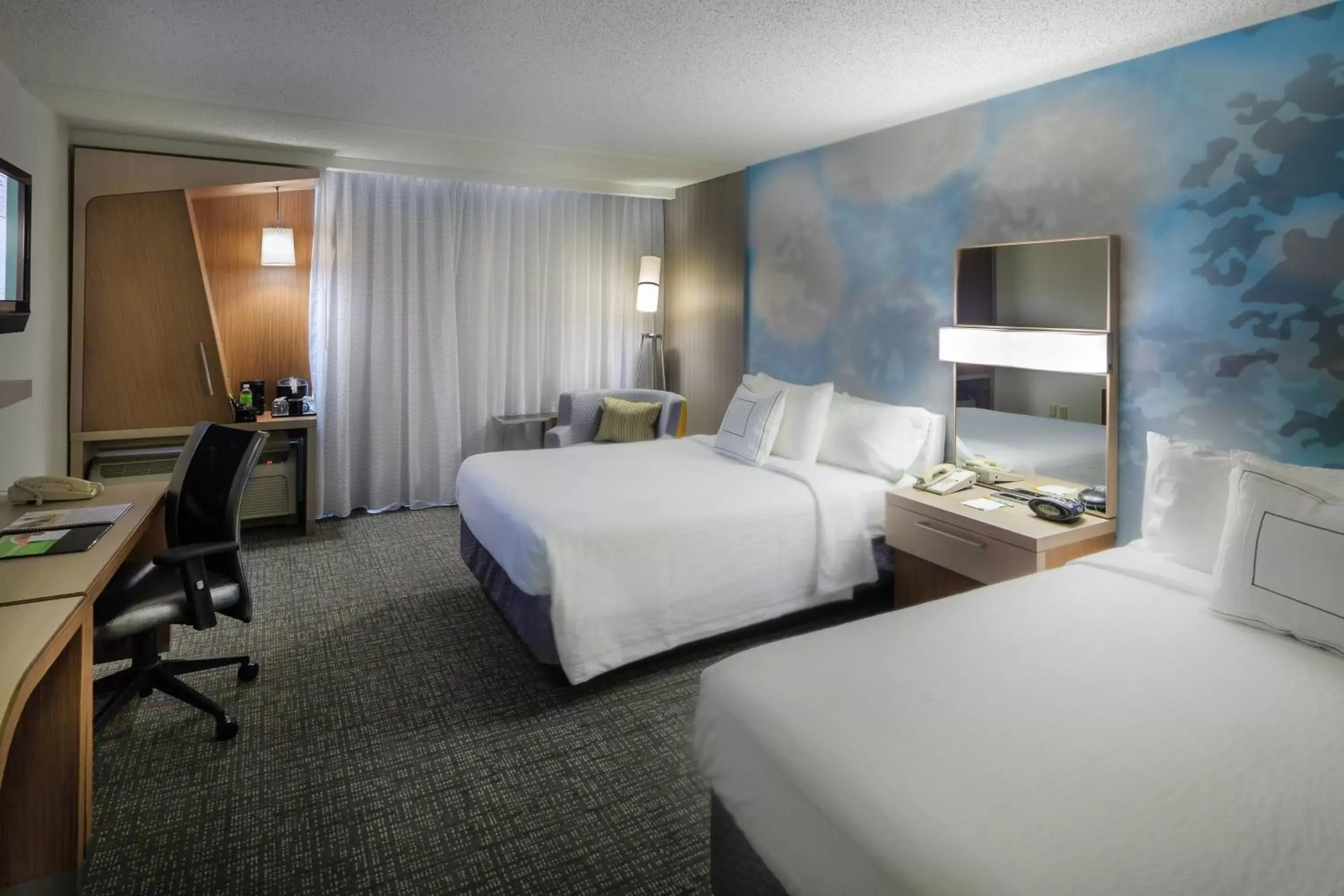 Photo of the whole room, Bed in Courtyard by Marriott Dallas DFW Airport North/Irving