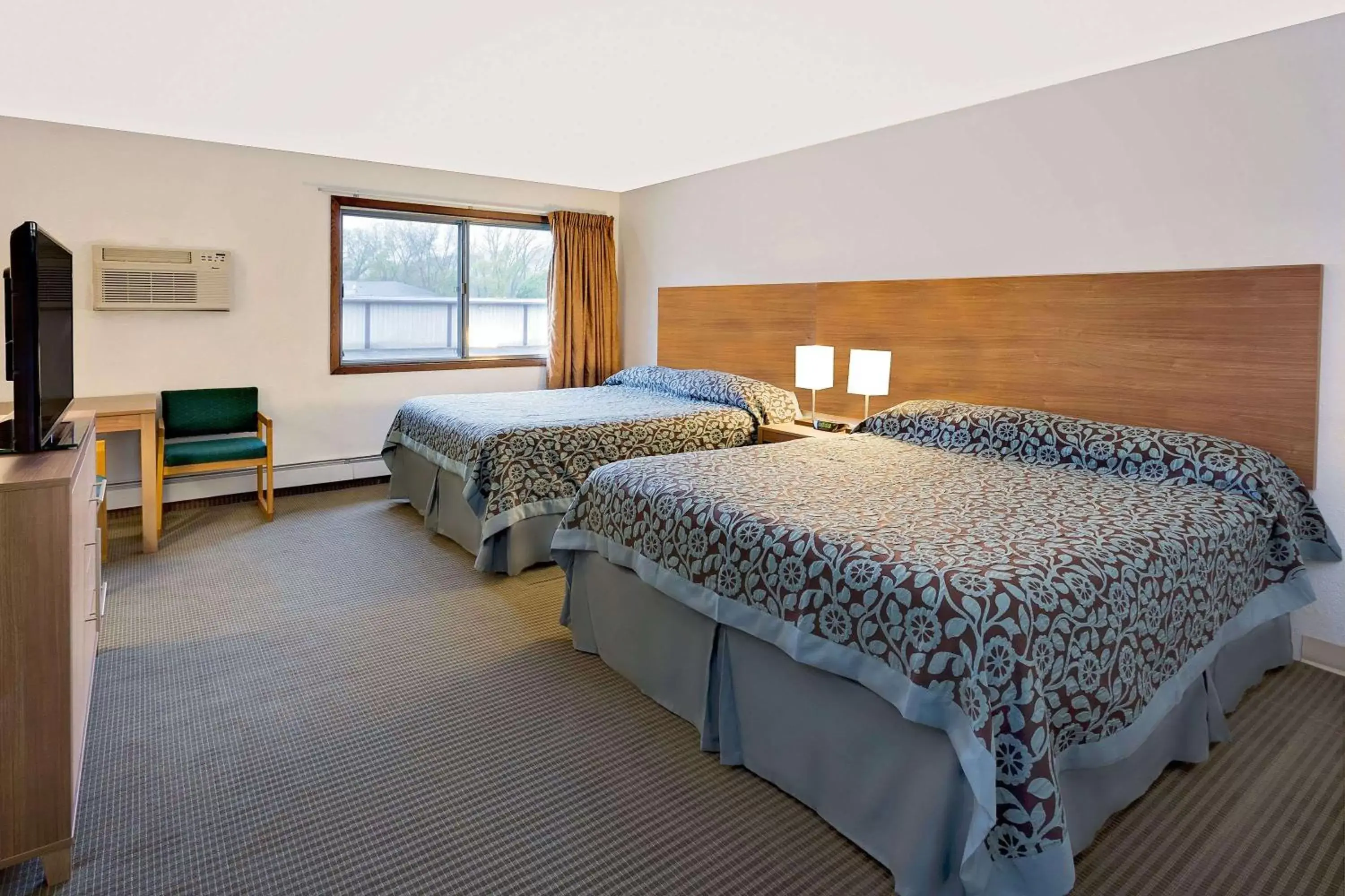 Photo of the whole room, Bed in Days Inn by Wyndham Winona