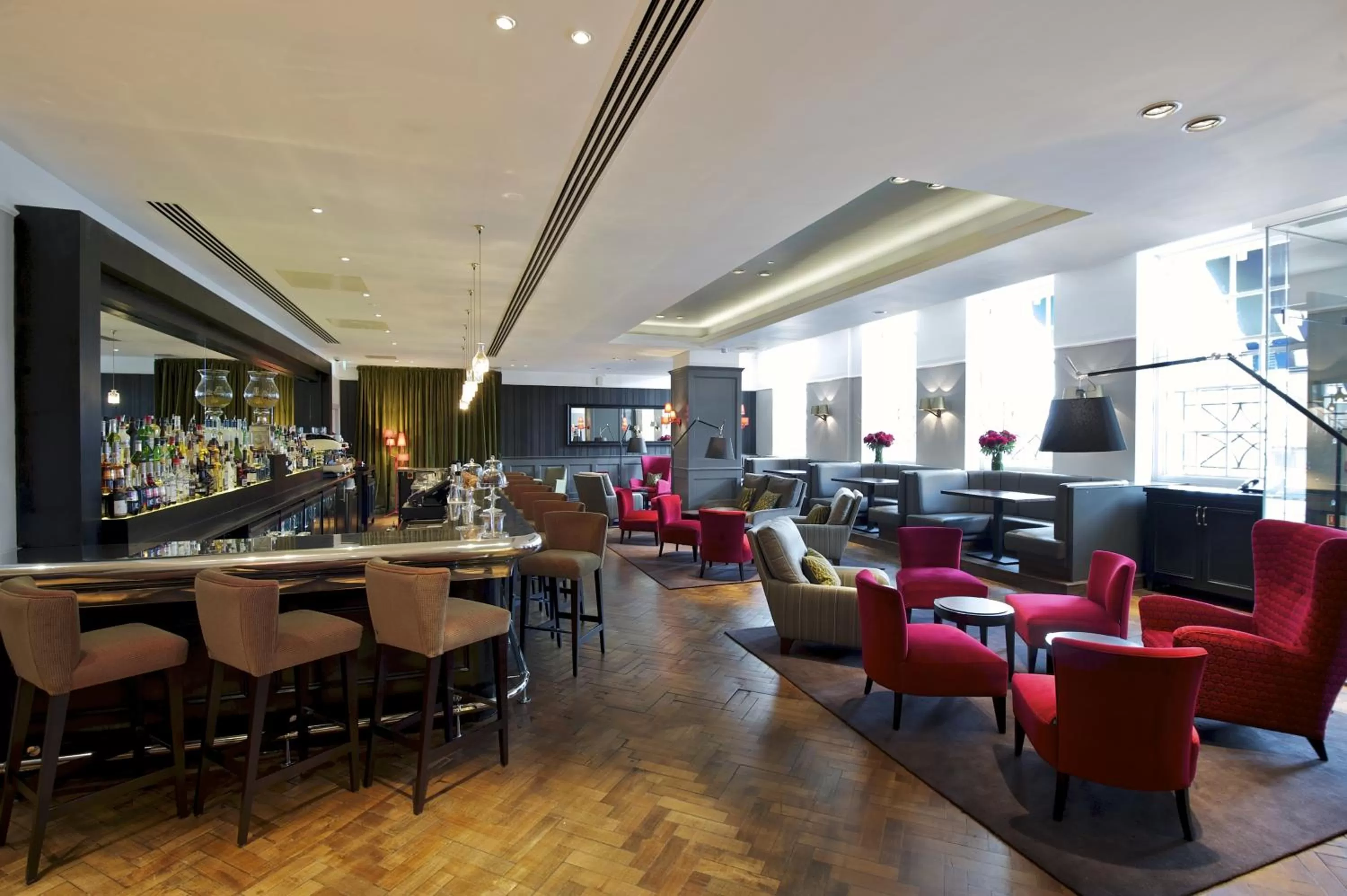 Lounge or bar in London Bridge Hotel
