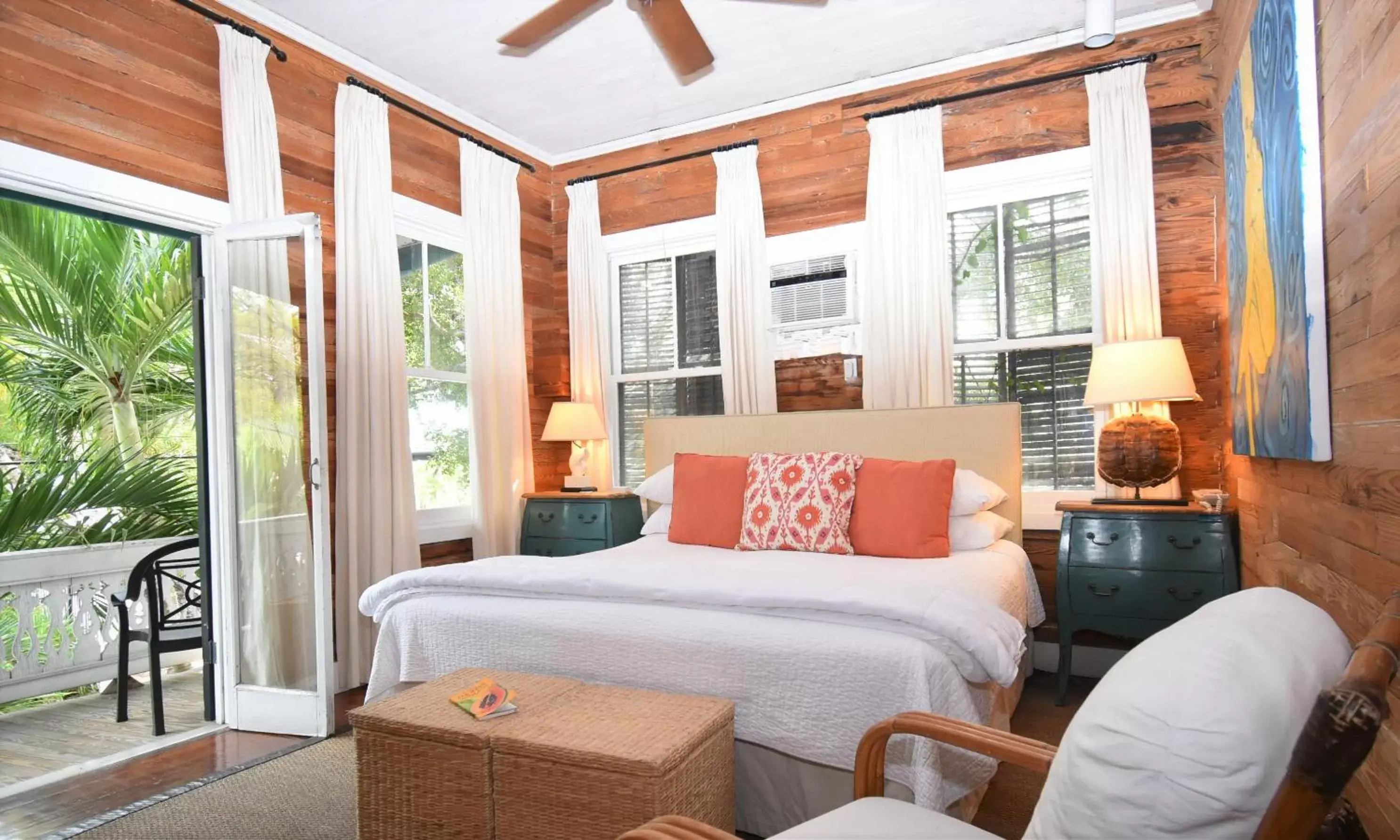 Bed in Simonton Court Historic Inn & Cottages Bed in Simonton Court Historic Inn & Cottages