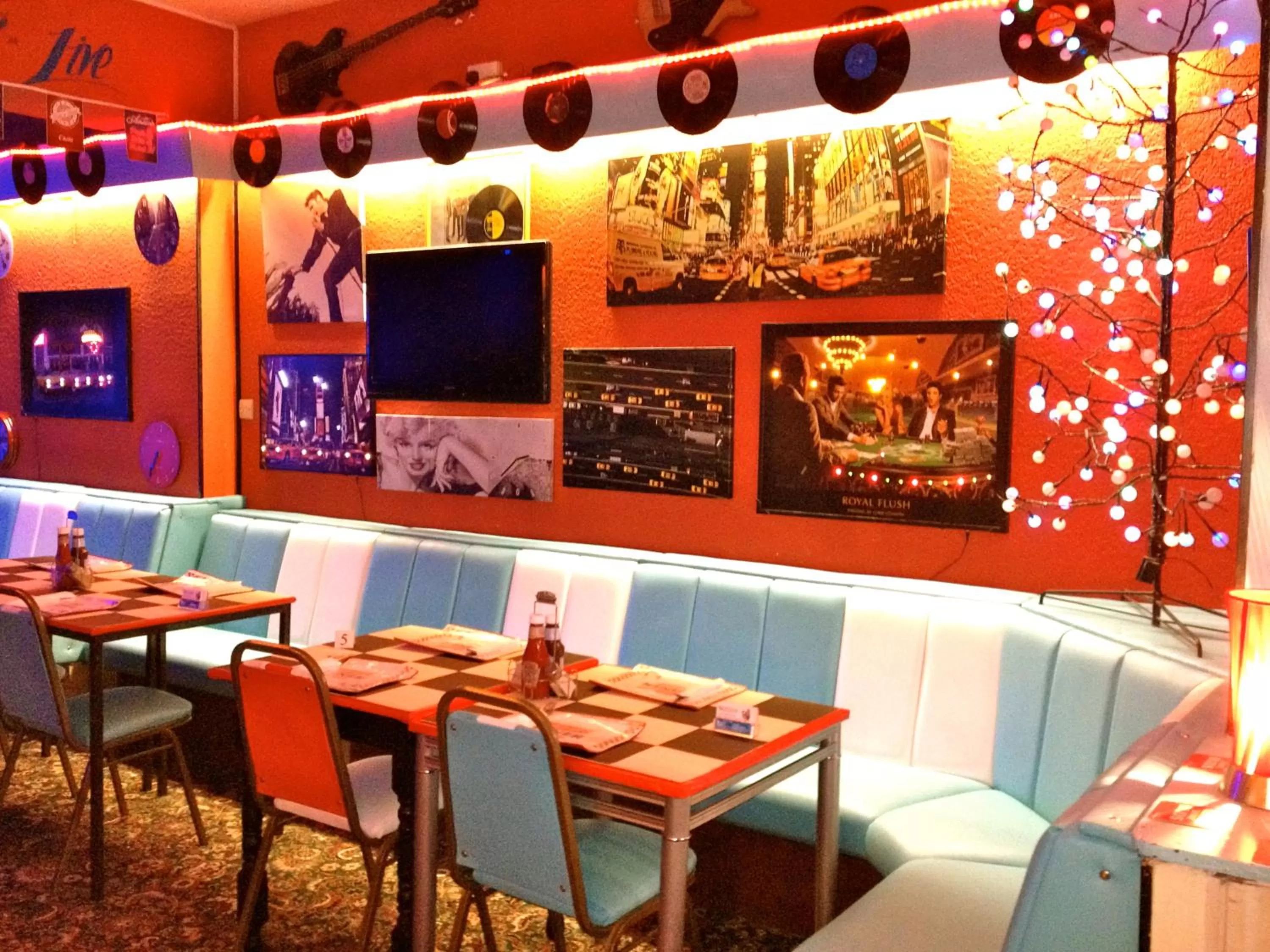 Restaurant/places to eat in Charlton Aparthotel