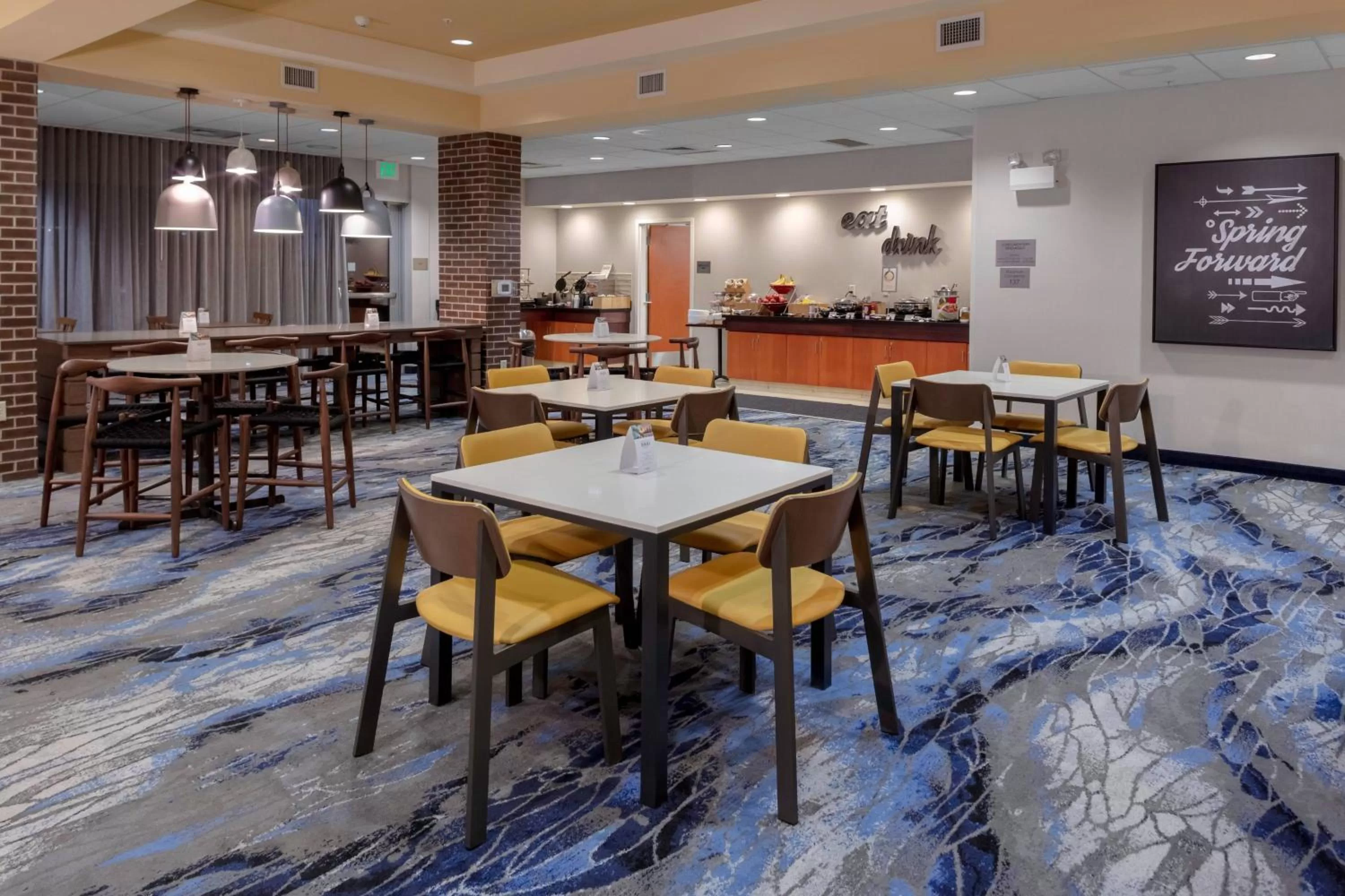 Breakfast in Fairfield Inn & Suites by Marriott Wichita Downtown