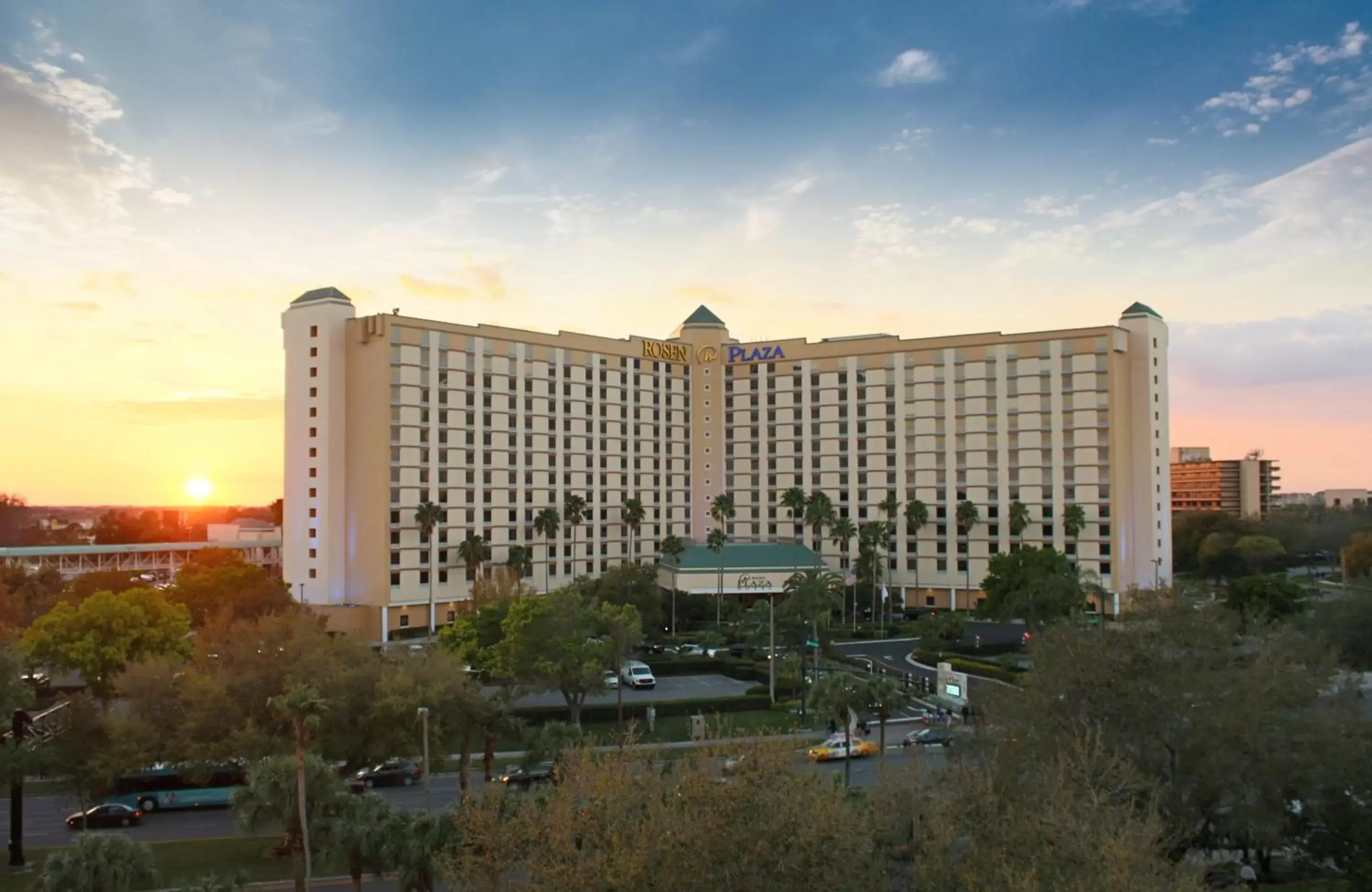 Property Building in Rosen Plaza Hotel Orlando Convention Center