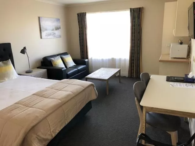 Bed in Ashmont Motel and Apartments