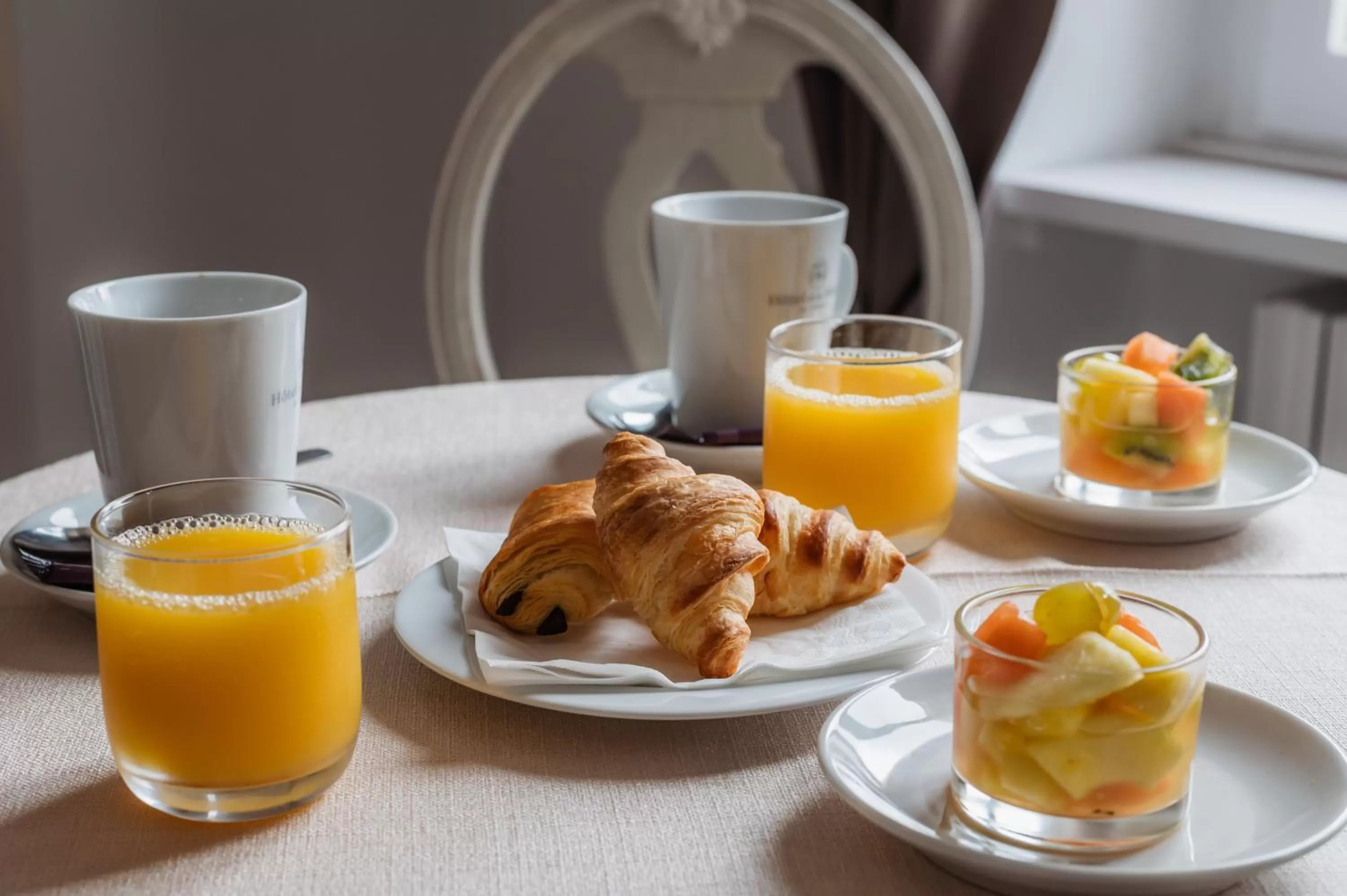 Food and drinks in Logis - Hotel De La Mairie