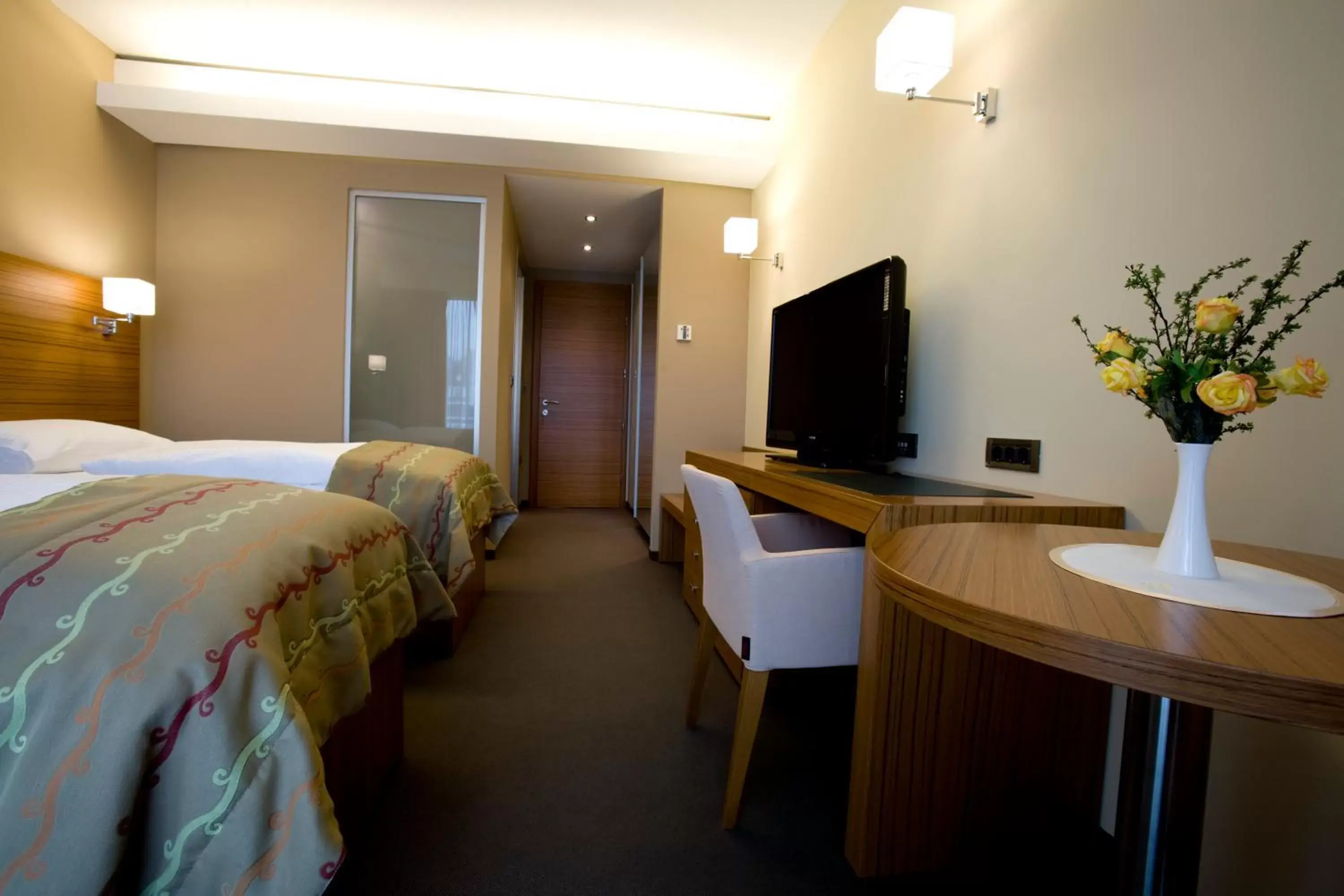 Bed, TV/Entertainment Center in Bohinj Eco Hotel