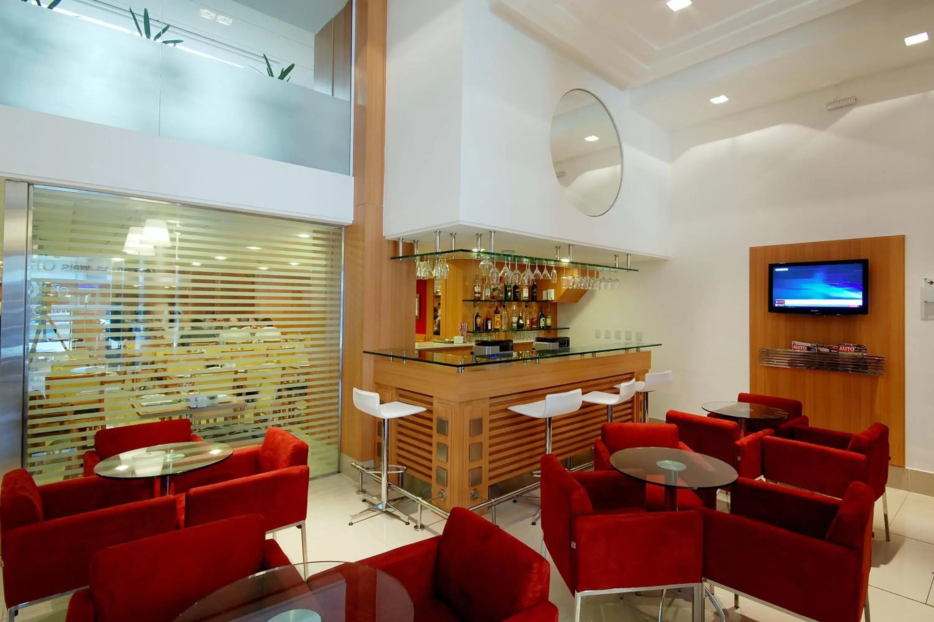 Lounge or bar, Restaurant/Places to Eat in Hotel Atlântico Business Centro