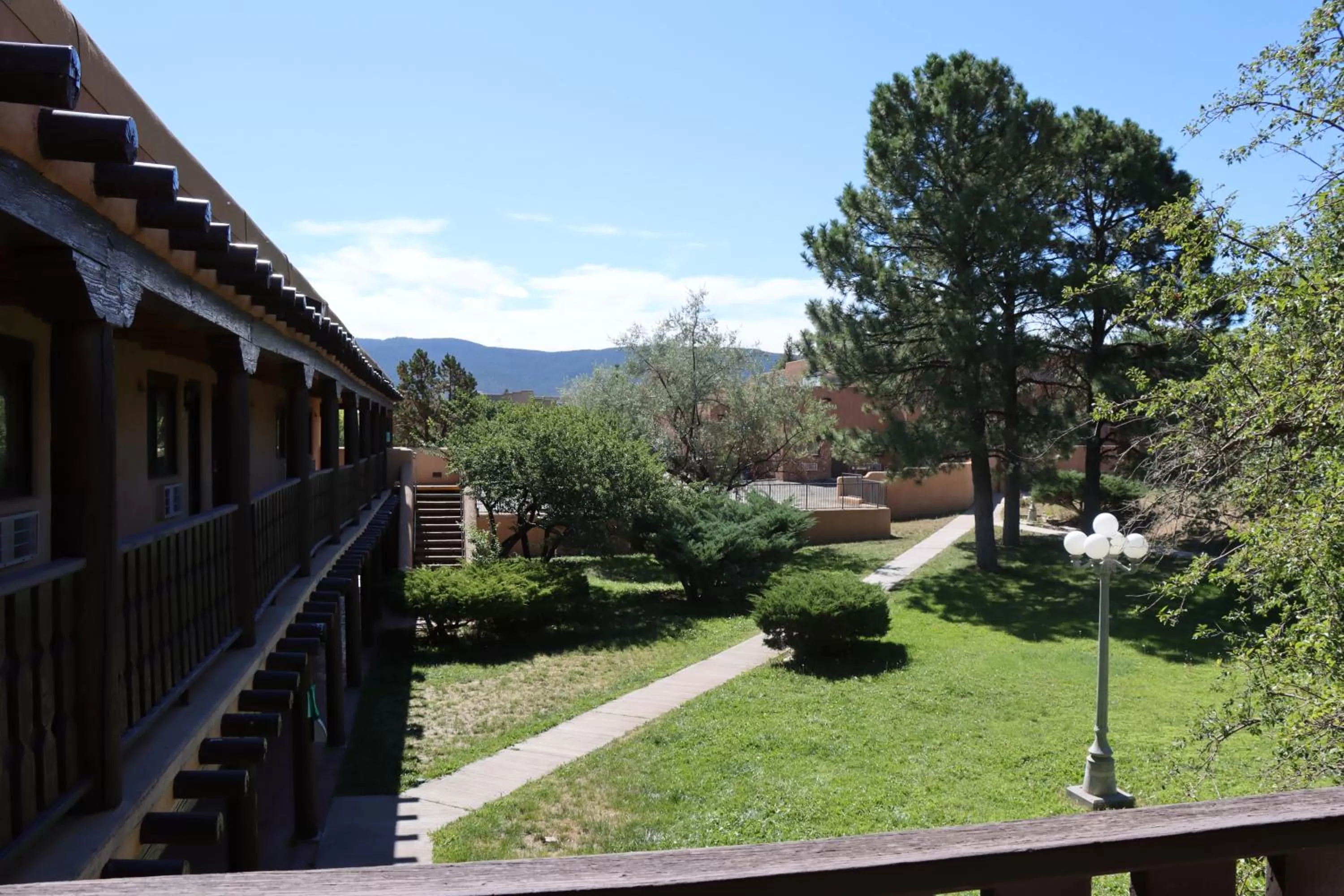 Inner courtyard view in Sagebrush Inn & Suites