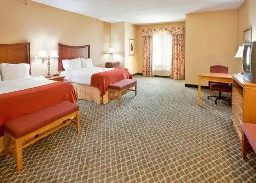 Seating area in Holiday Inn Express Fremont, an IHG Hotel