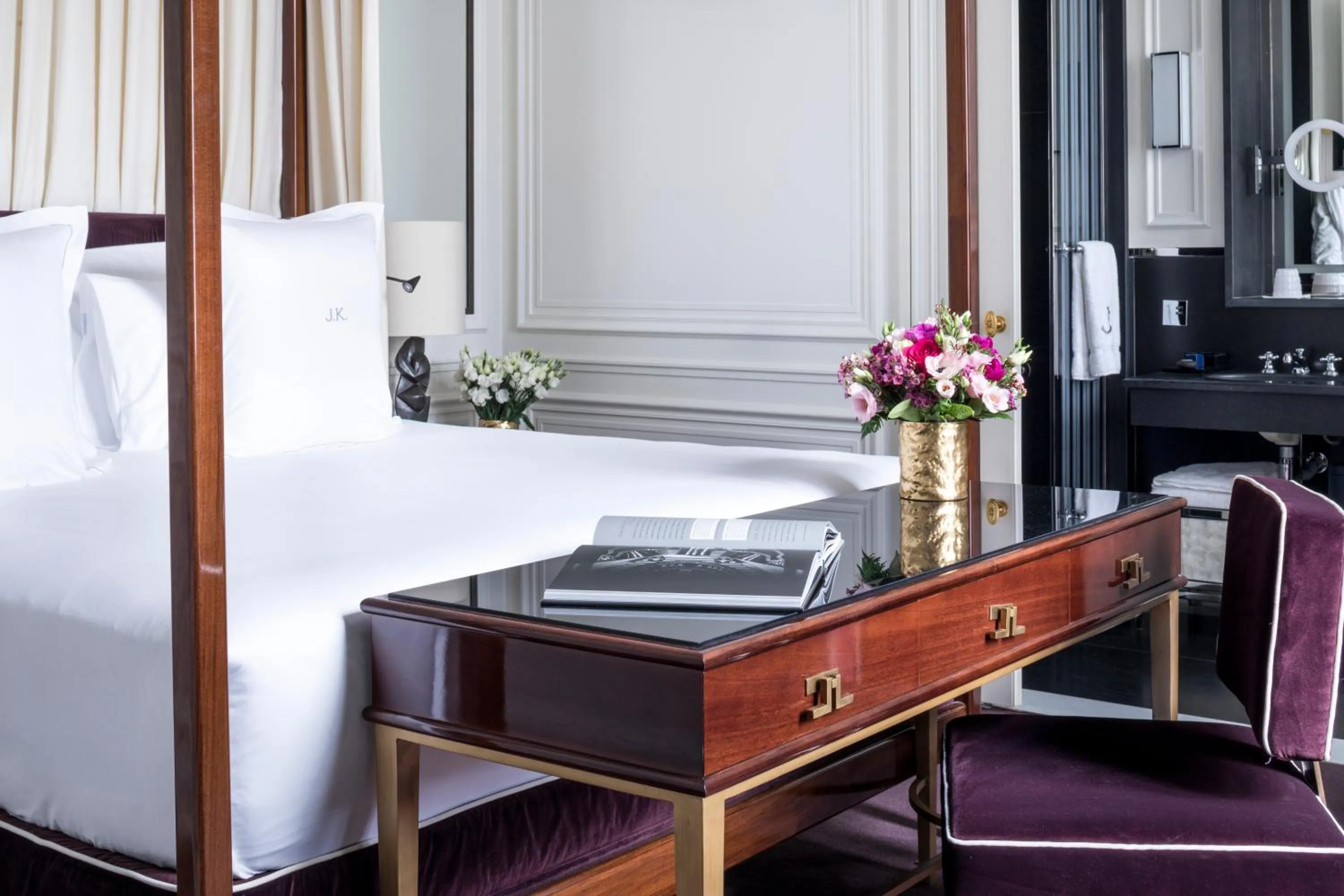 Bedroom, Bed in J.K. Place Paris