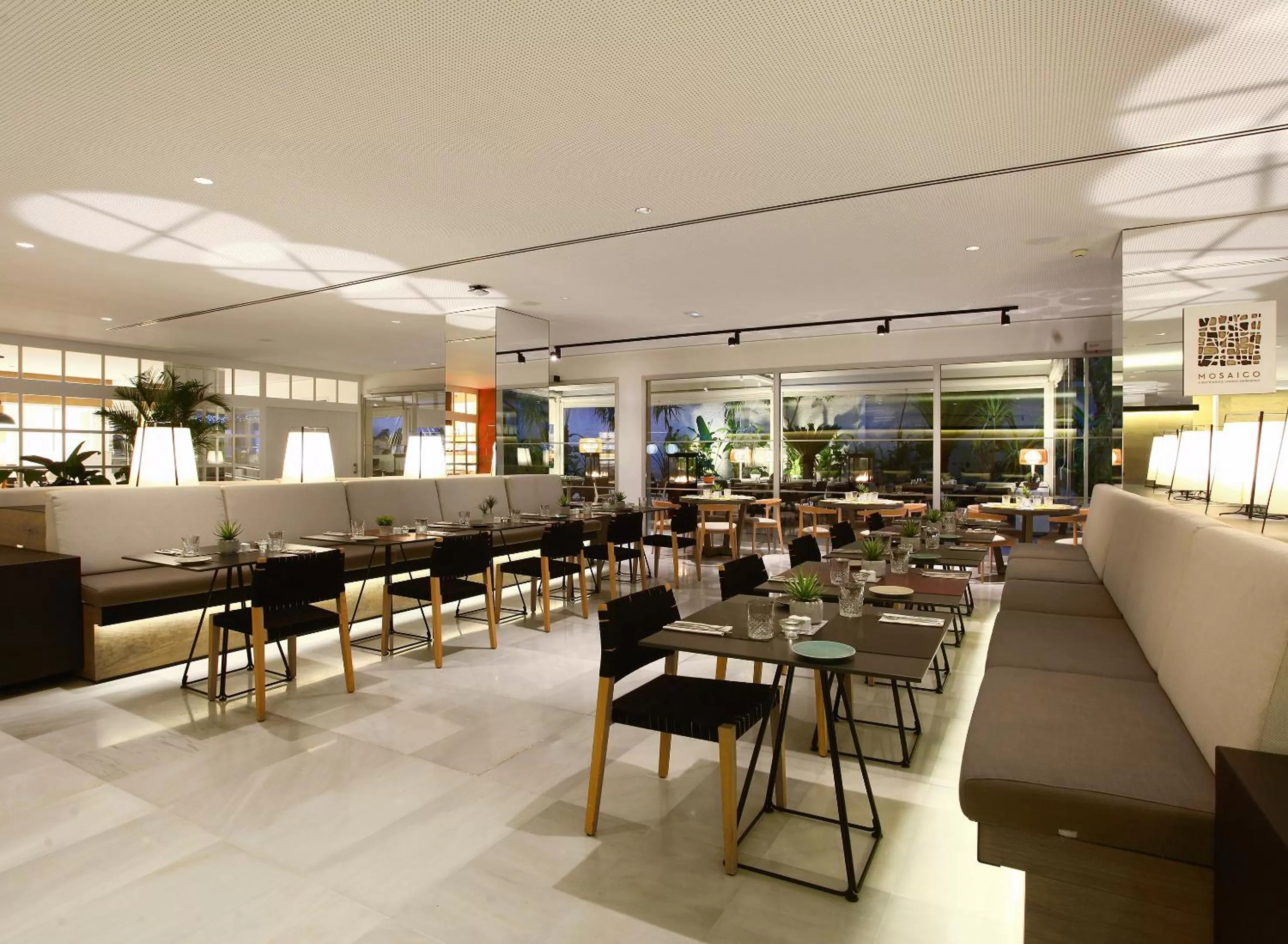 Restaurant/places to eat in Melia Lebreros