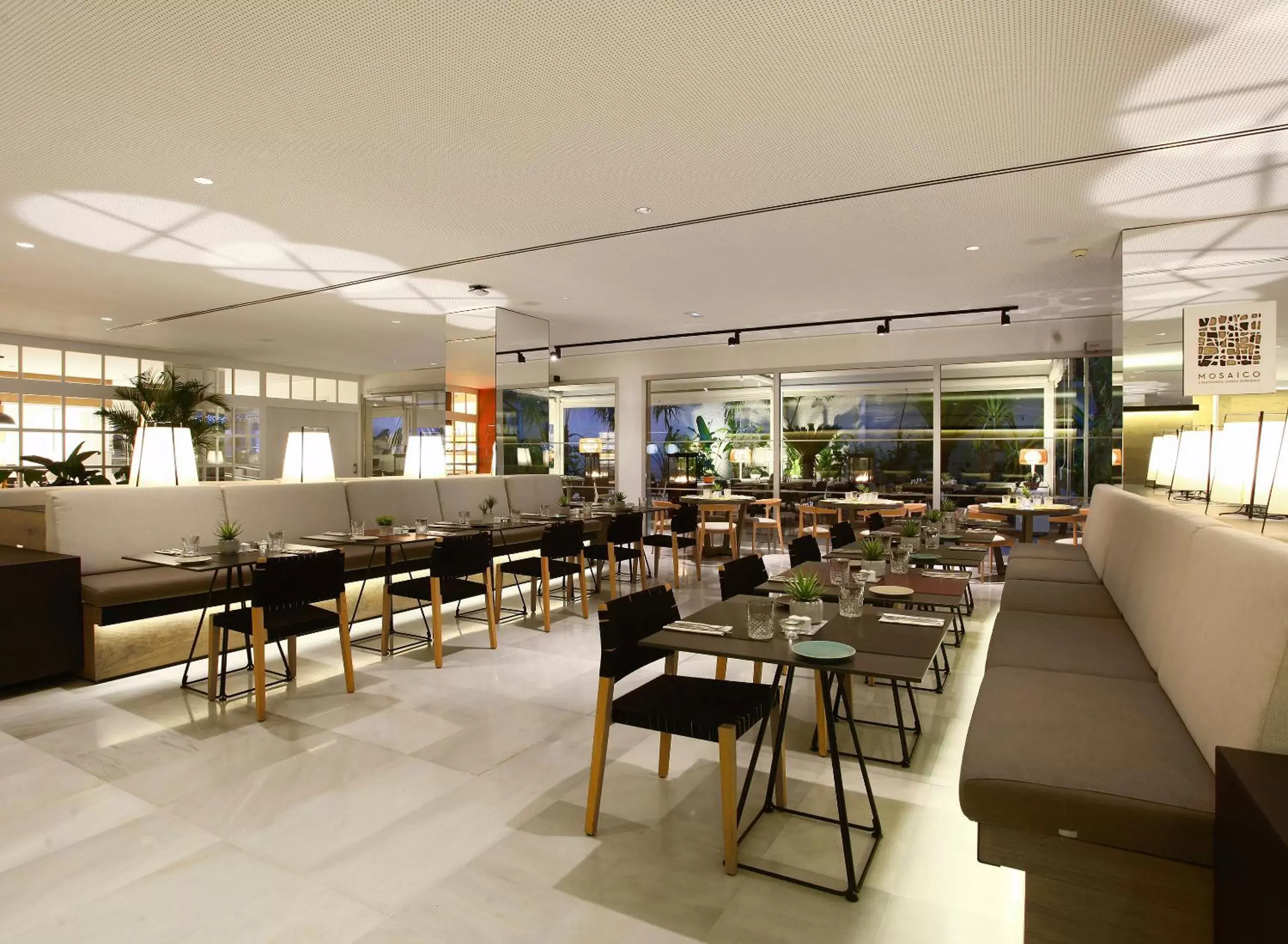 Restaurant/Places to Eat in Melia Lebreros