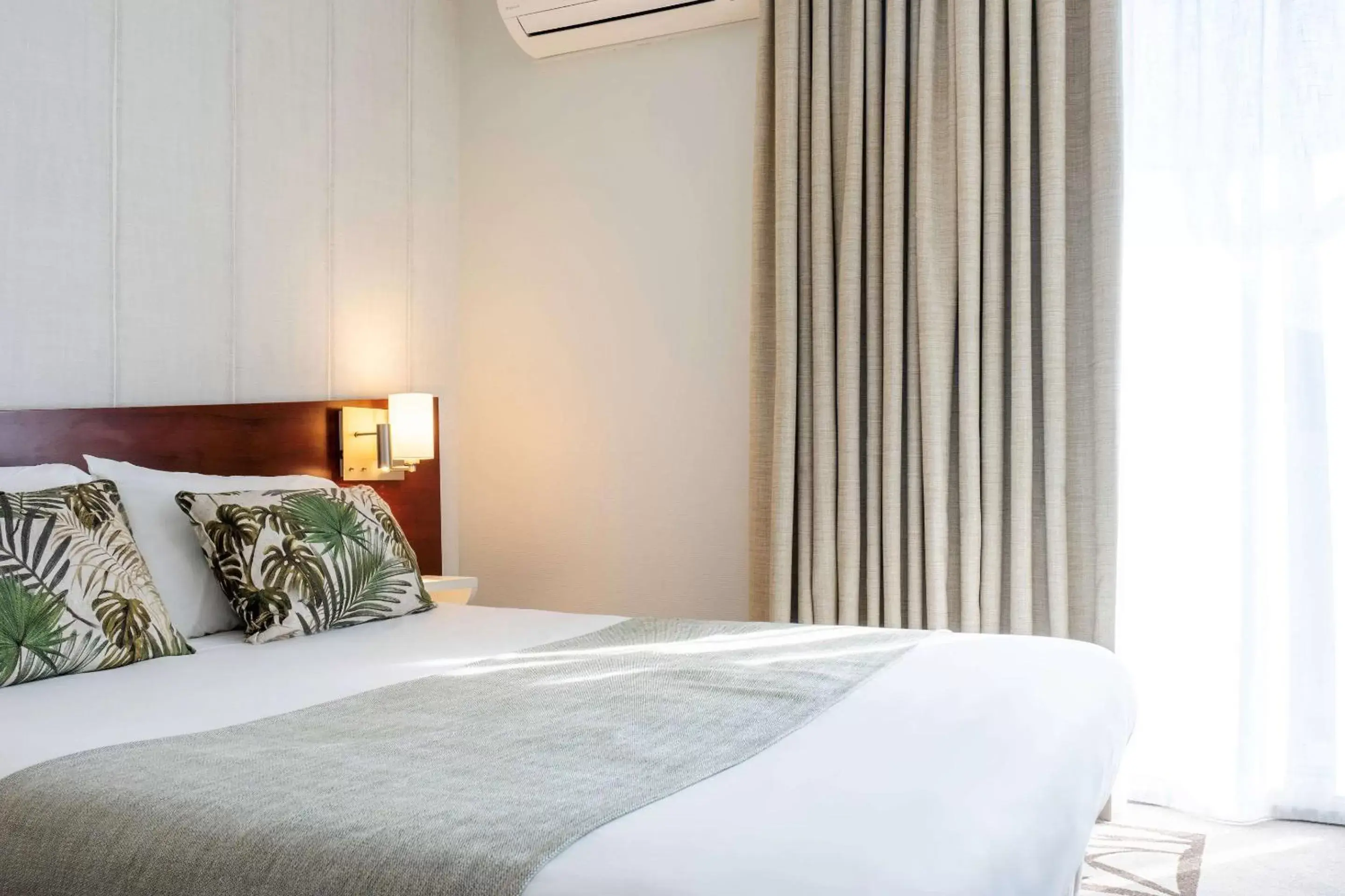 Photo of the whole room, Bed in Quality Hotel Pau Centre Bosquet Photo of the whole room, Bed in Quality Hotel Pau Centre Bosquet