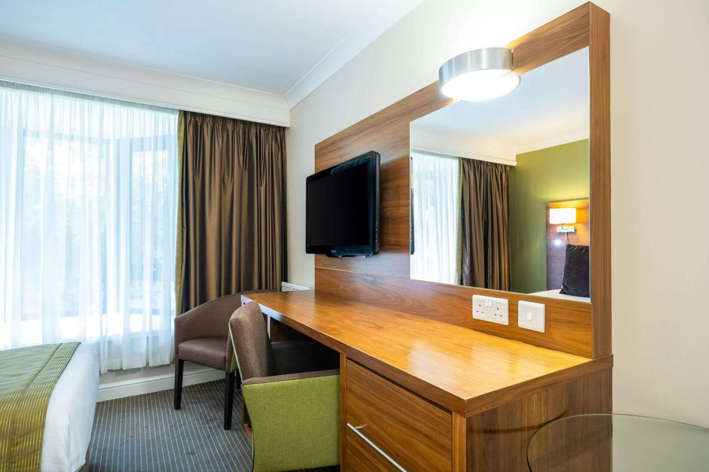 Bathroom, TV/Entertainment Center in Clarion Hotel Newcastle South