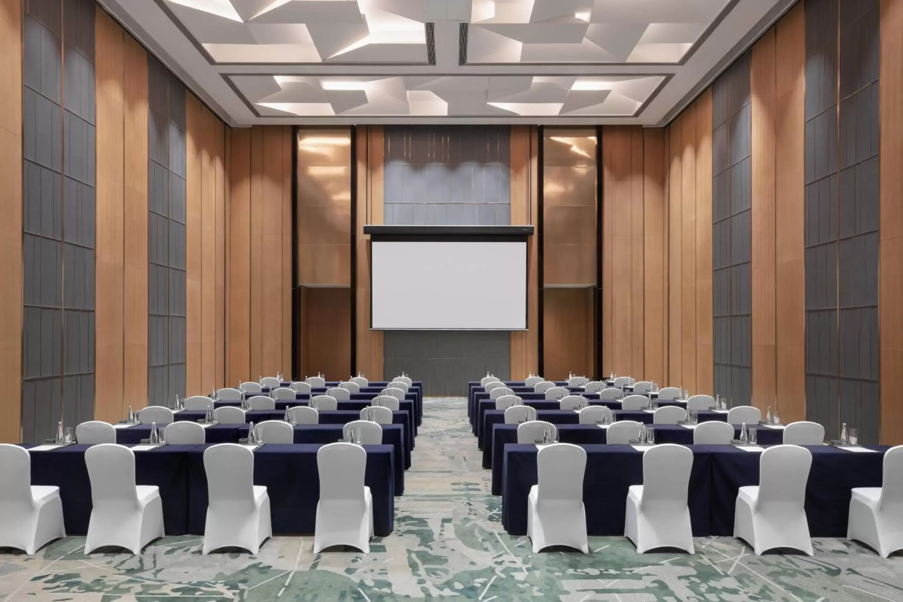 Meeting/conference room in Courtyard by Marriott Suzhou Mudu