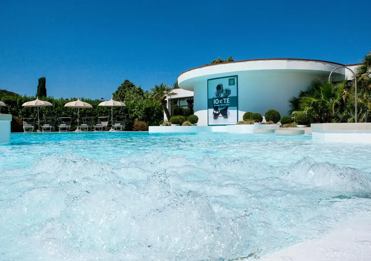 Swimming Pool in Hotel Salus Terme