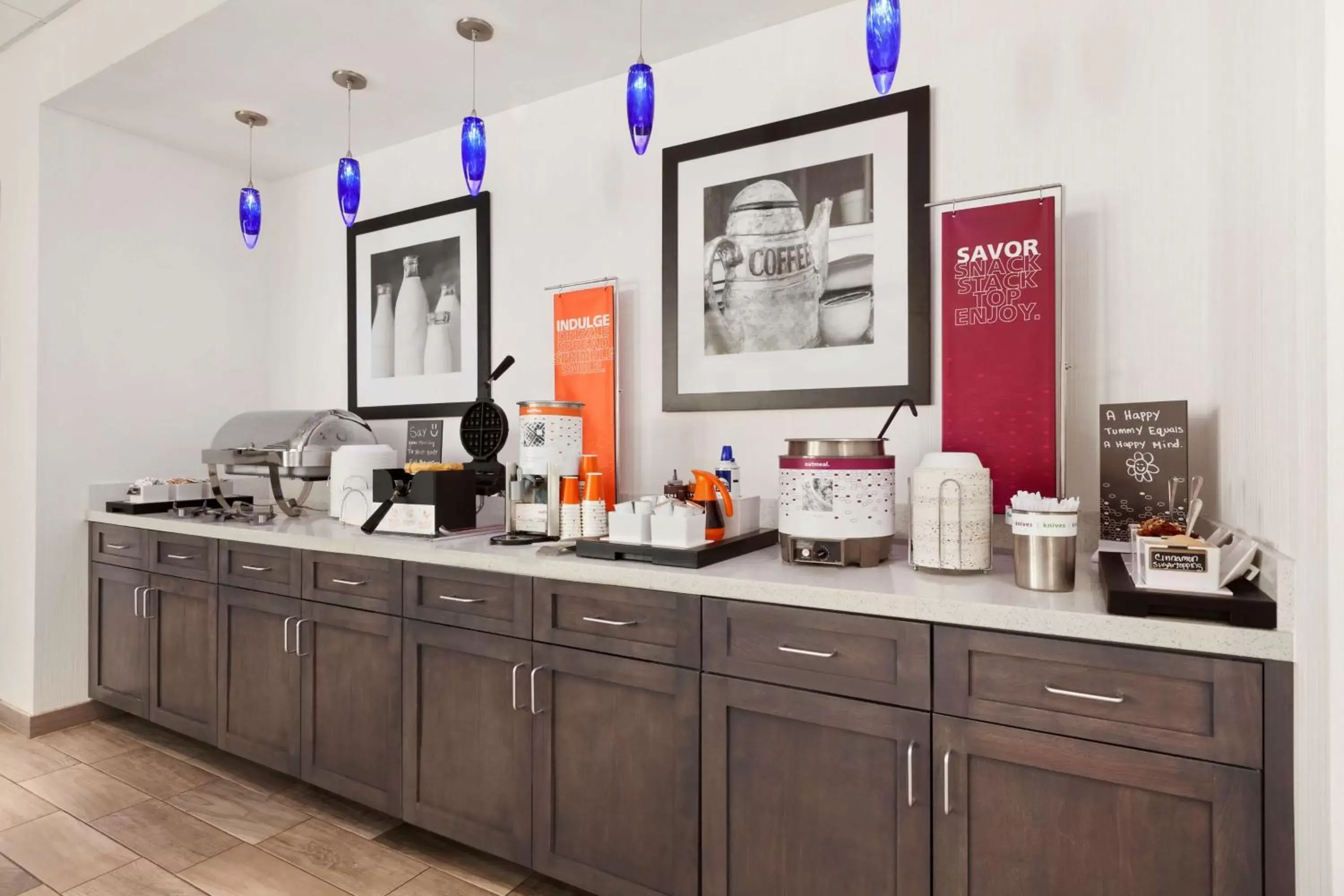 Dining area in Hampton Inn by Hilton Turlock